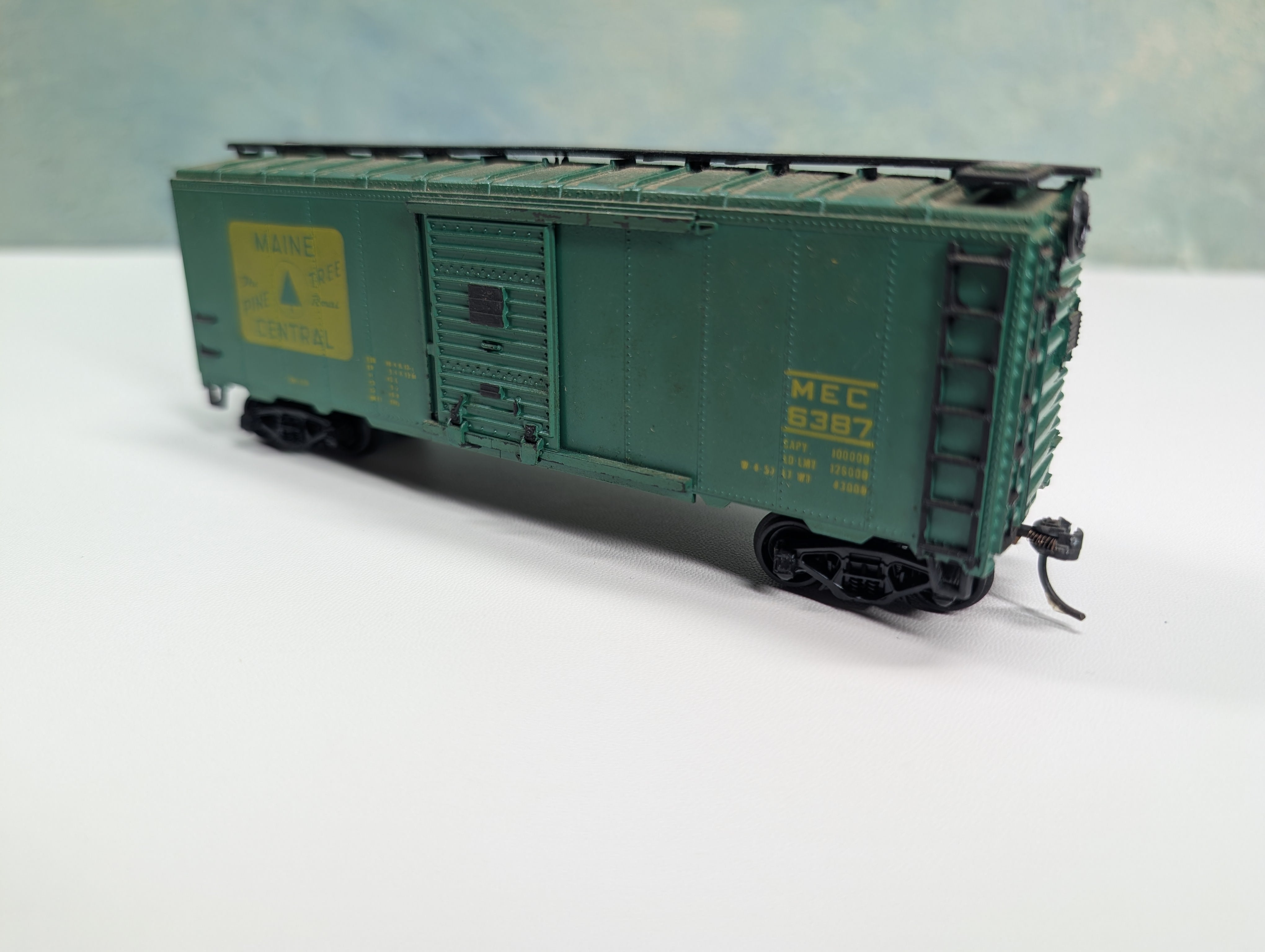 USED Athearn HO Scale 40' Box Car Maine Central MC #6387