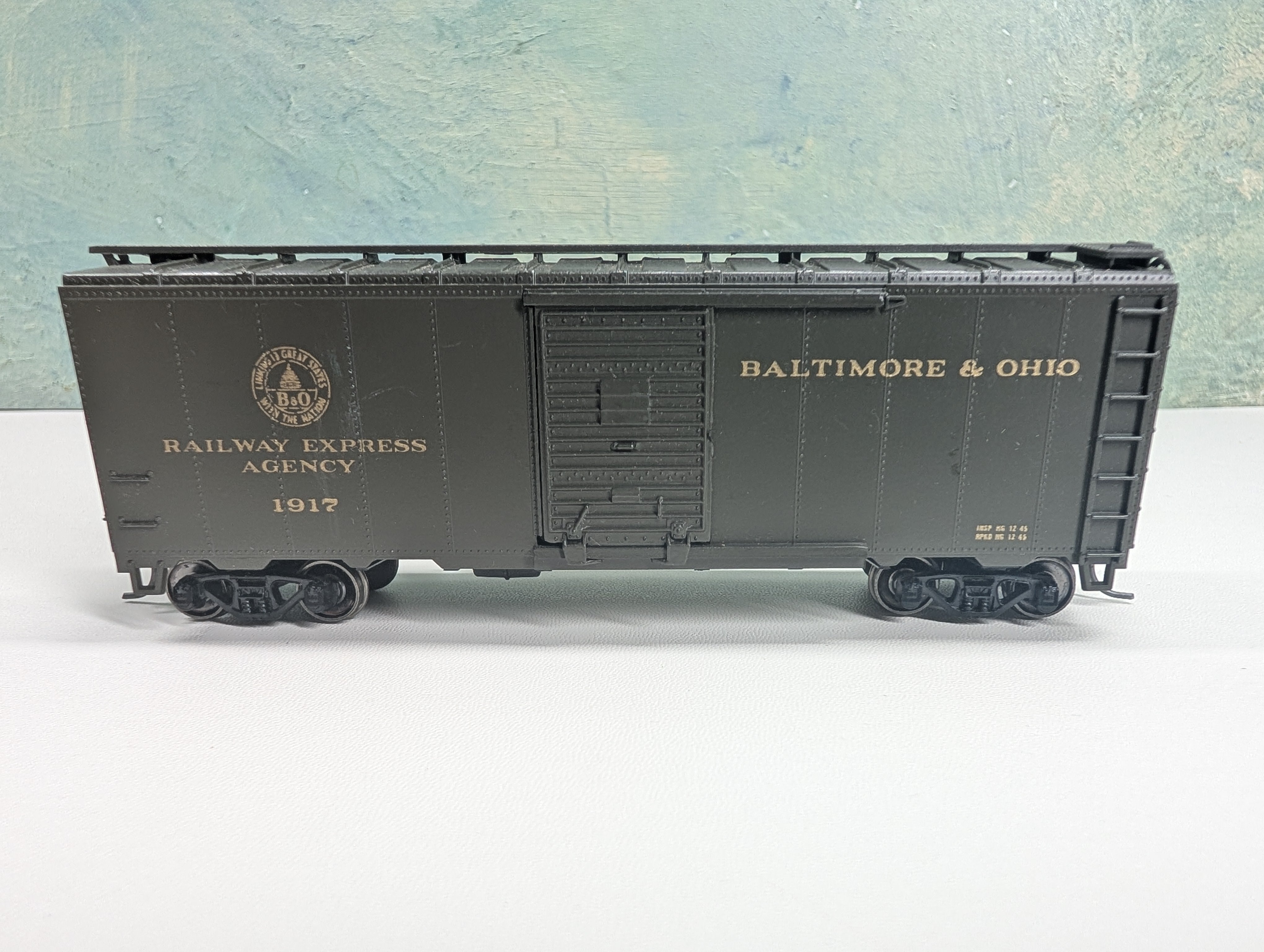 USED Athearn HO Scale 40' Box Car Baltimore and Ohio #1917 Metal Wheels