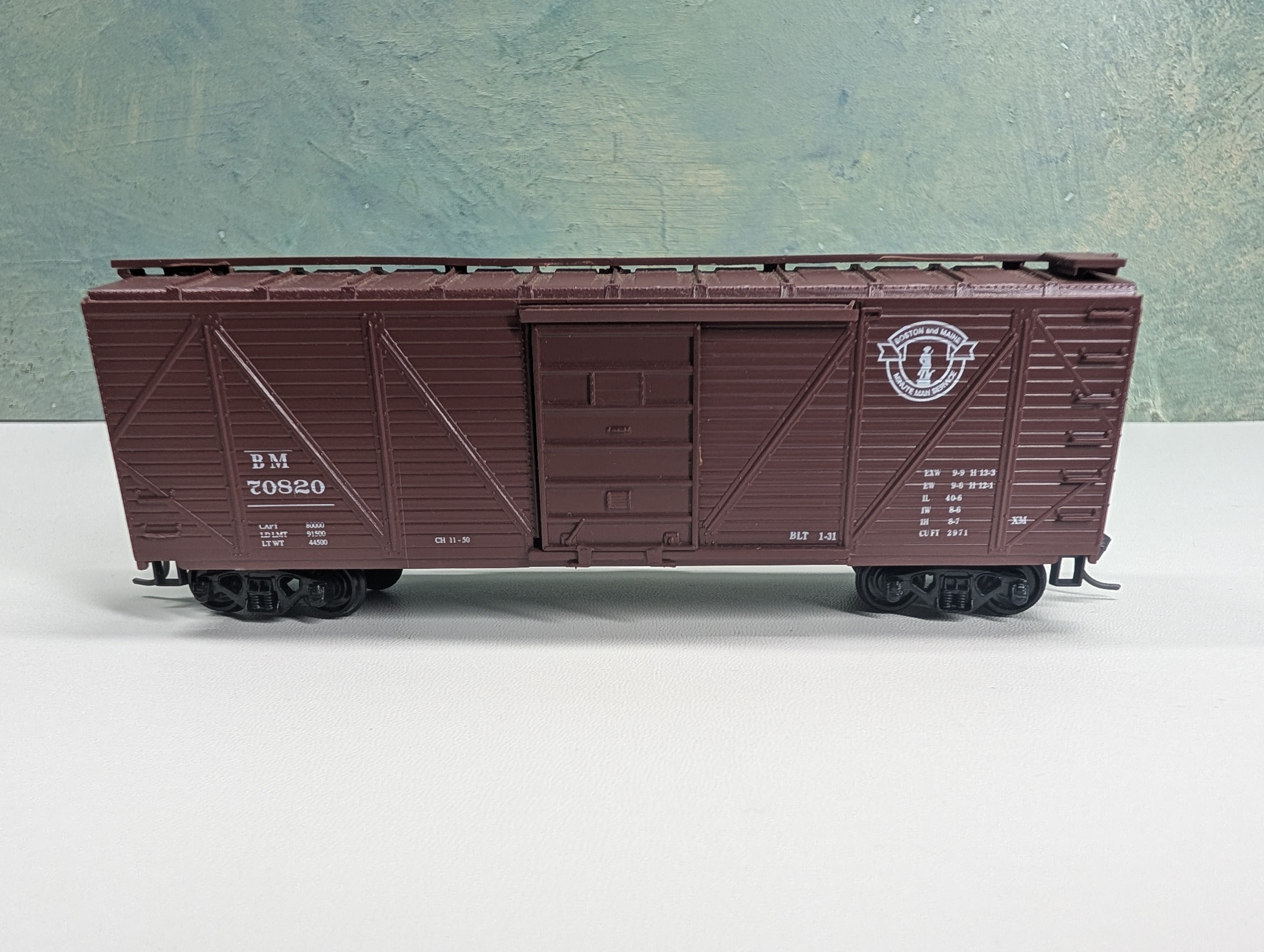 USED Roundhouse HO Scale 40' Box Car Boston and Maine BM #70820