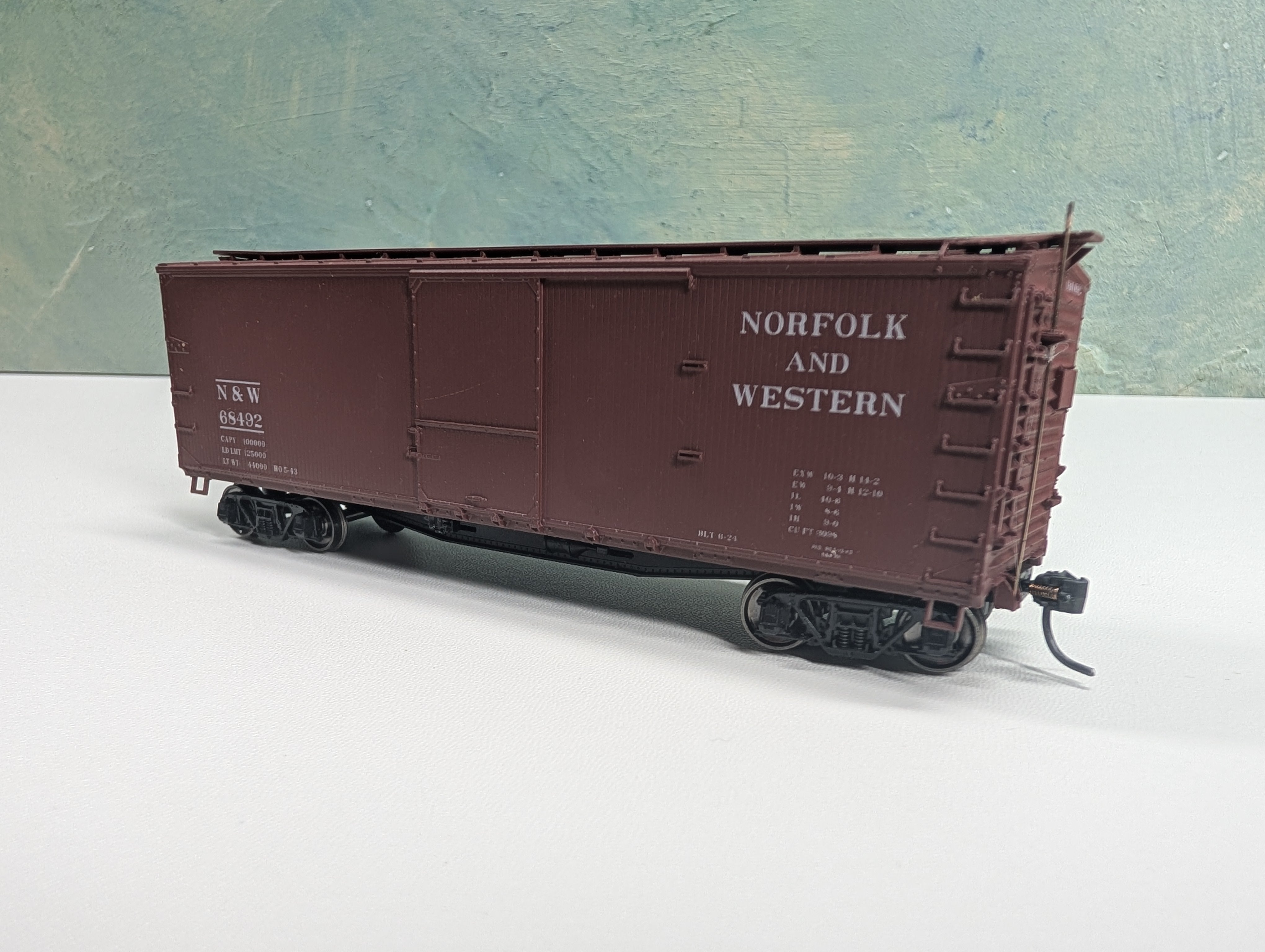 USED Accurail HO Scale 40' Box Car Norfolk & Western NW #68492 Metal Wheels
