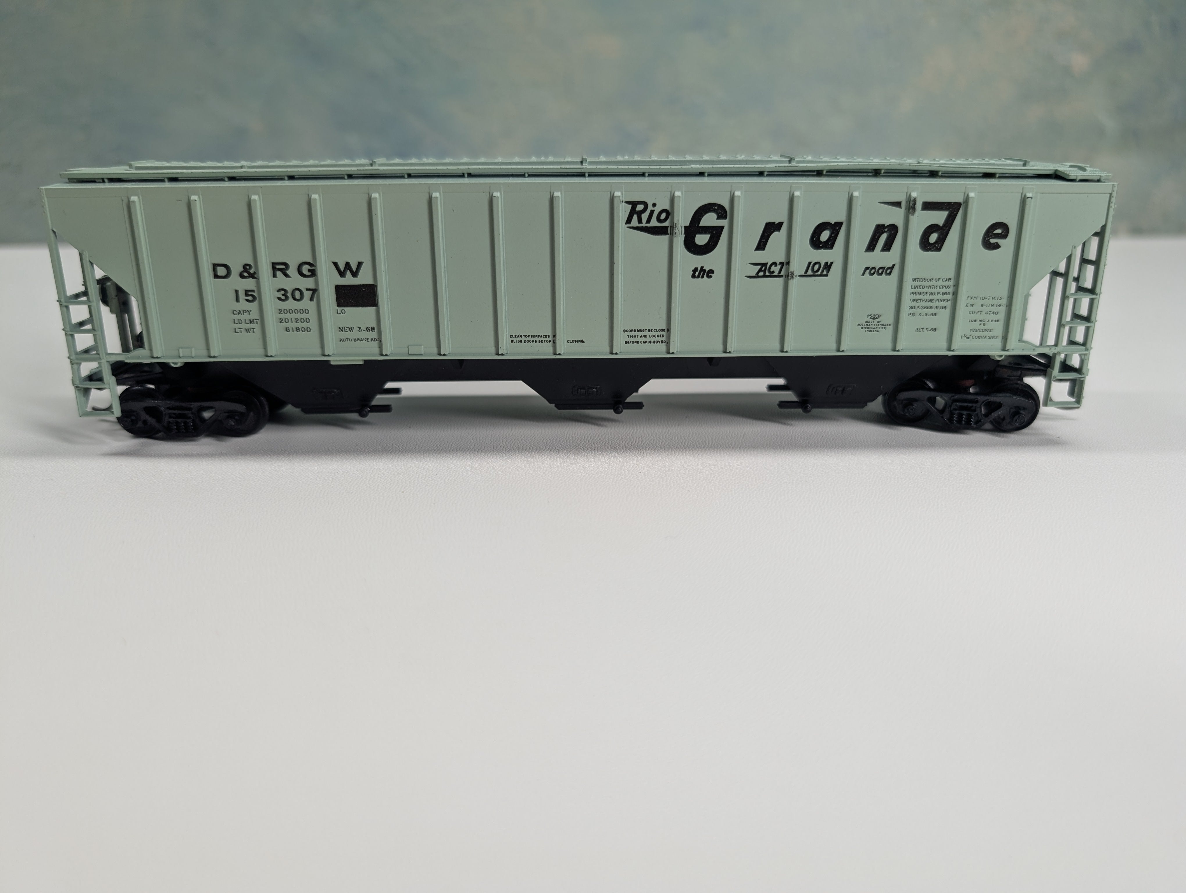 USED Athearn HO Scale 3 Bay Covered Hopper Rion Grande D&RGW #15307