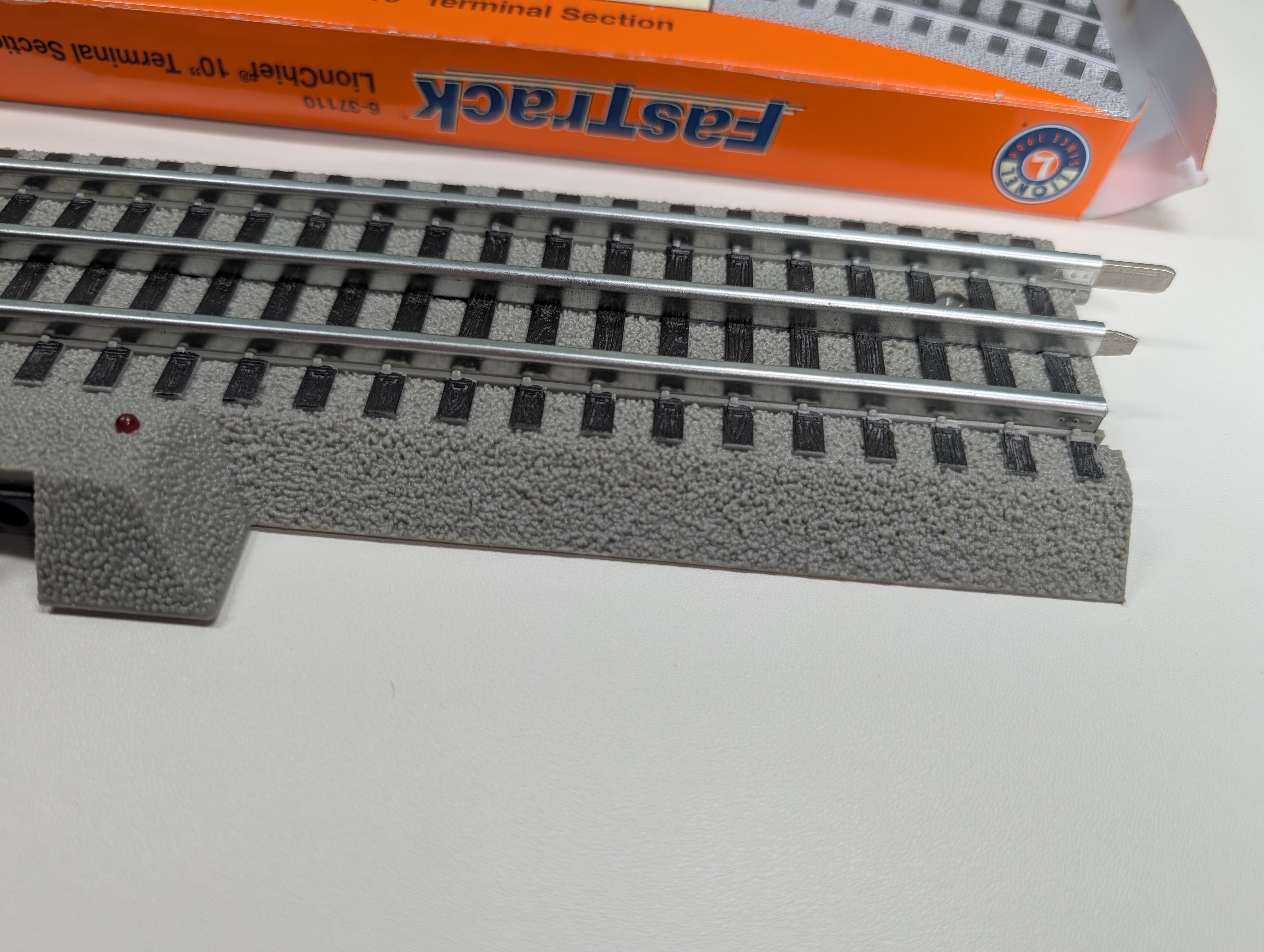 USED Lionel 6-37110 O Fastrack LioneChief 10" Terminal Section