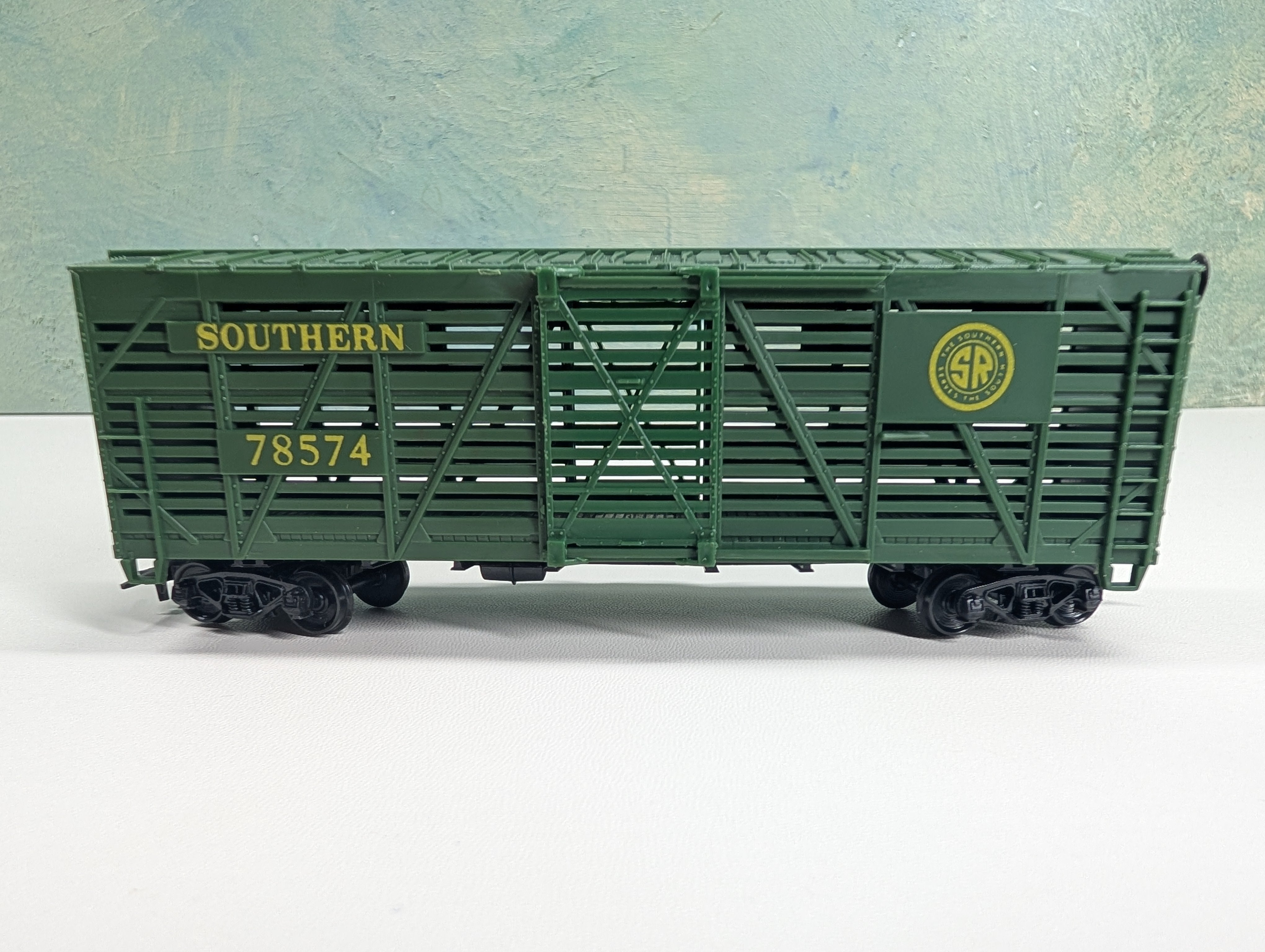 USED Lionel HO Scale Stock Car Southern #78574