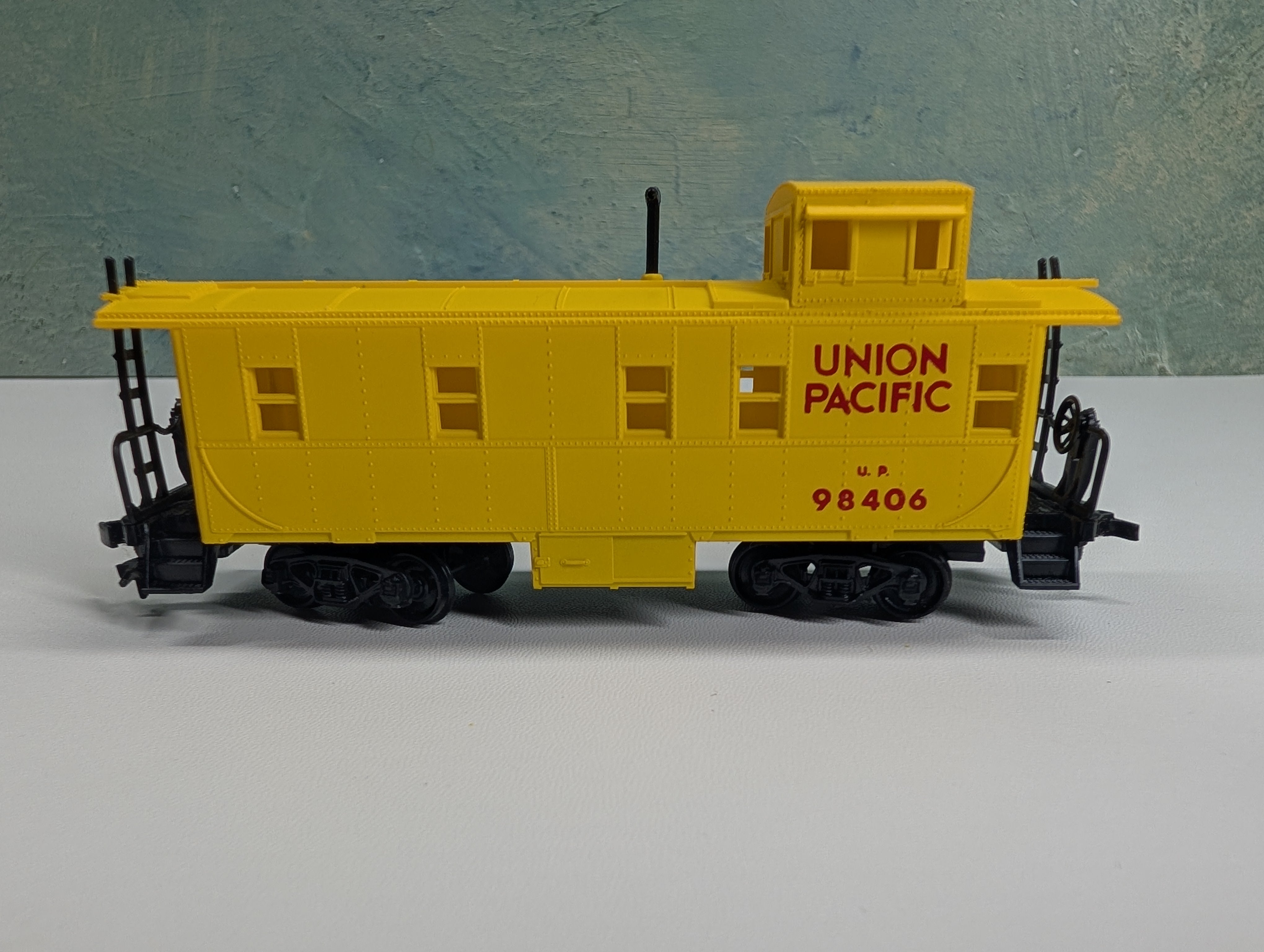 USED Lionel HO Scale Caboose Union Pacific UP 98406