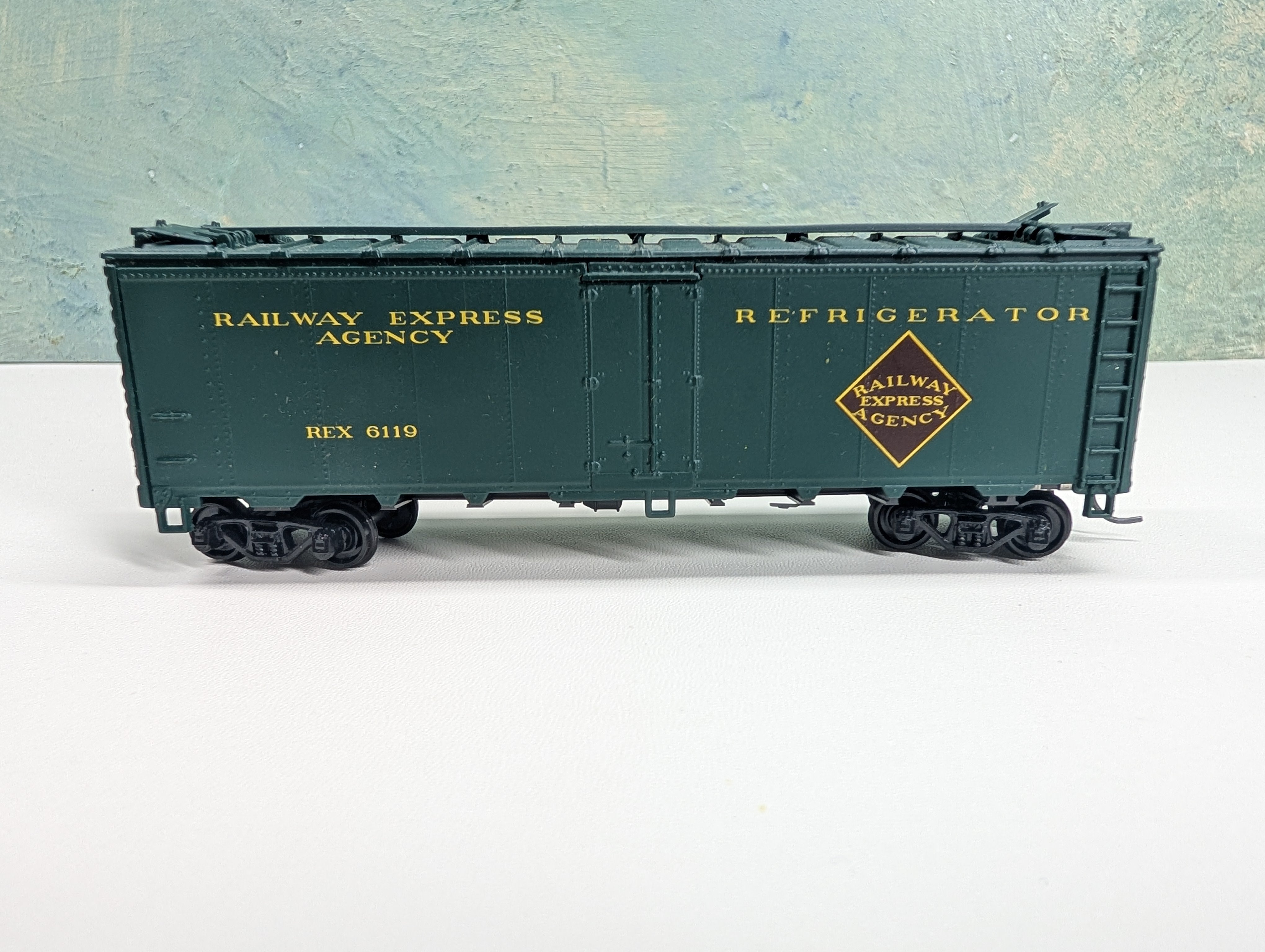 USED Athearn HO Scale 40' Reefer Railway Express Agency REX #6119