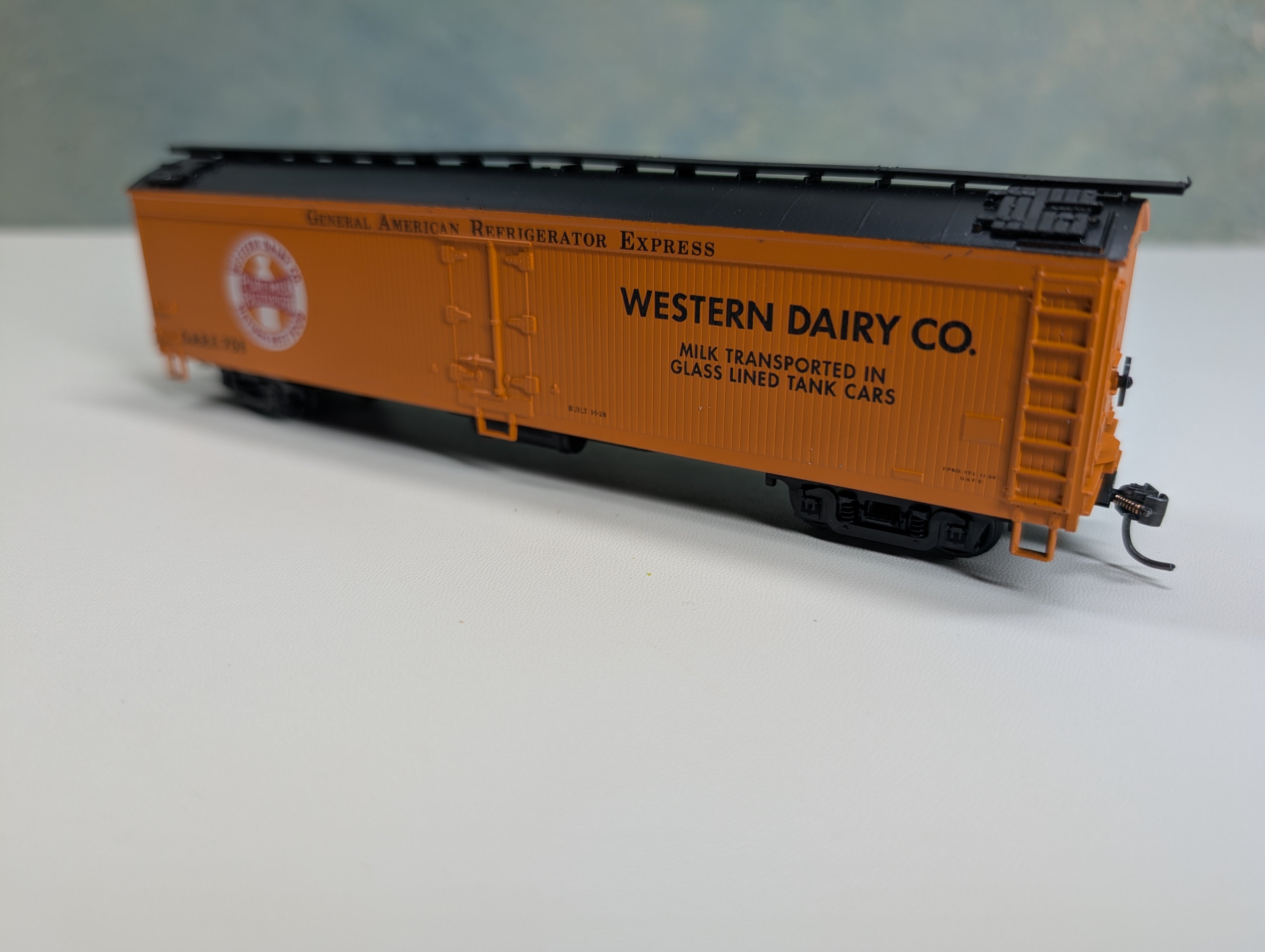 USED Athearn HO Scale 50' Express Reefer Western Dairy Co GARE #708