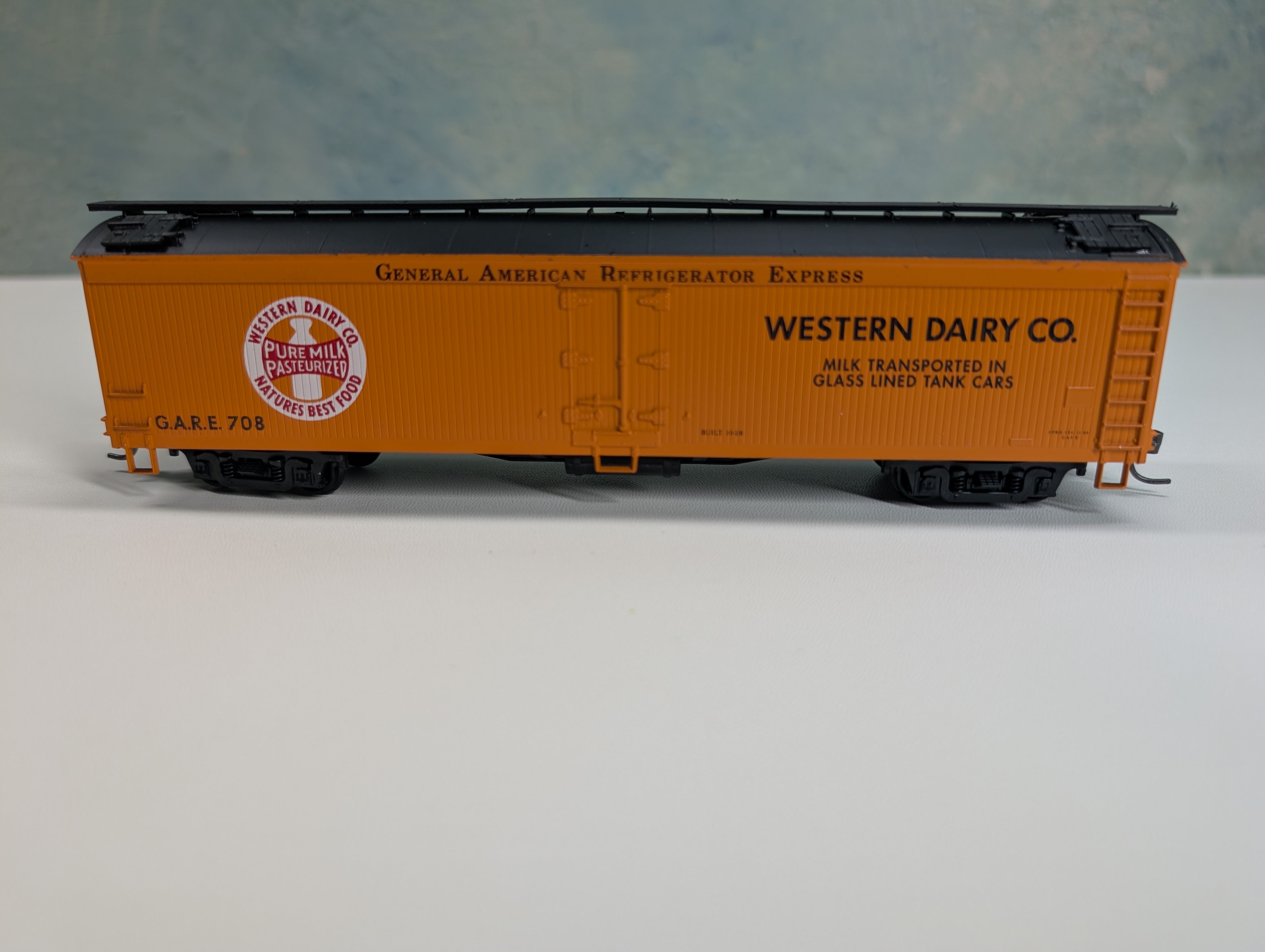 USED Athearn HO Scale 50' Express Reefer Western Dairy Co GARE #708