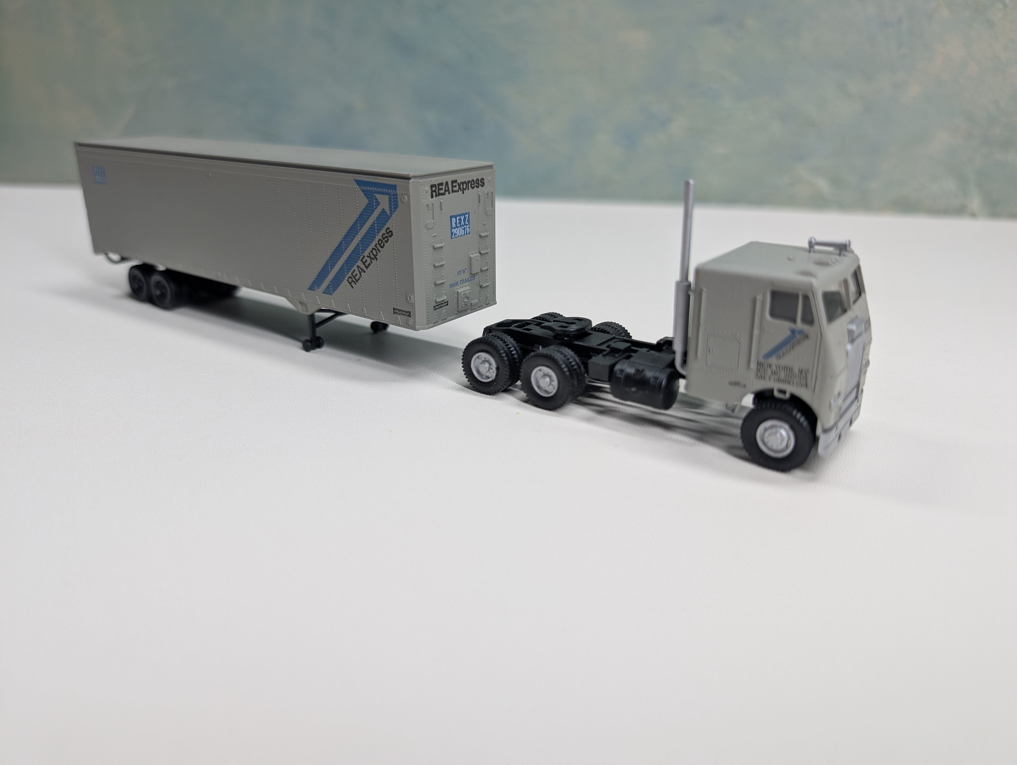 USED Athearn HO Scale Tractor Cab w/ 40' Trailer REA Express #201348