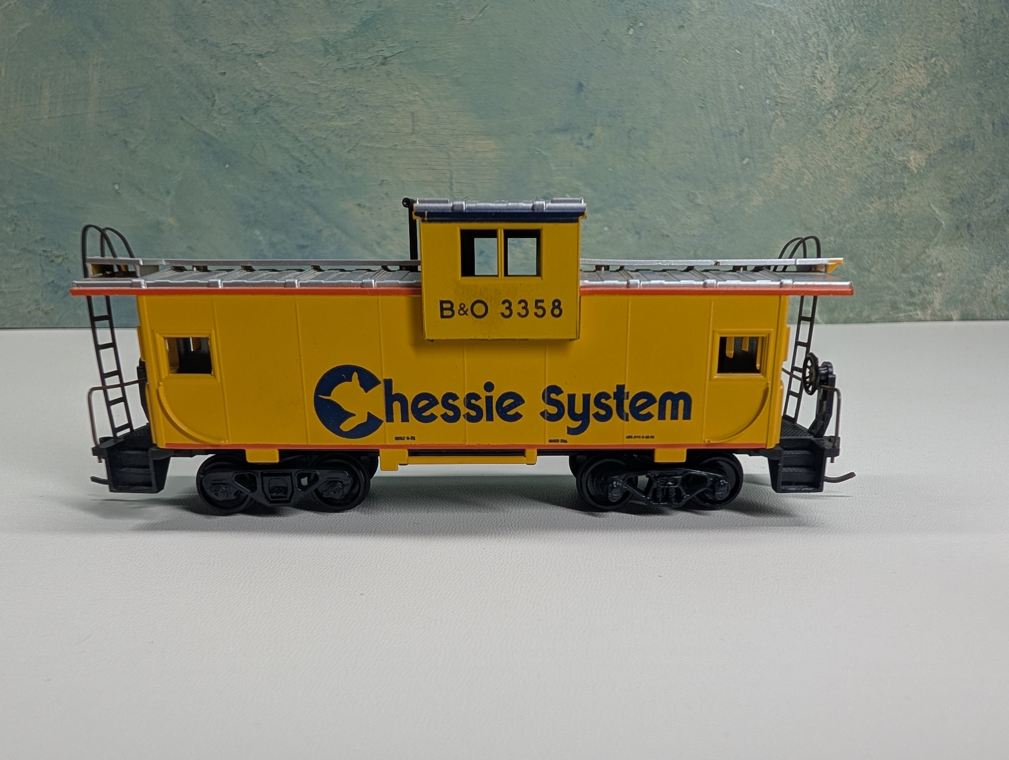 USED Athearn HO Scale Wide Vision Caboose Chessie System B&O #3358