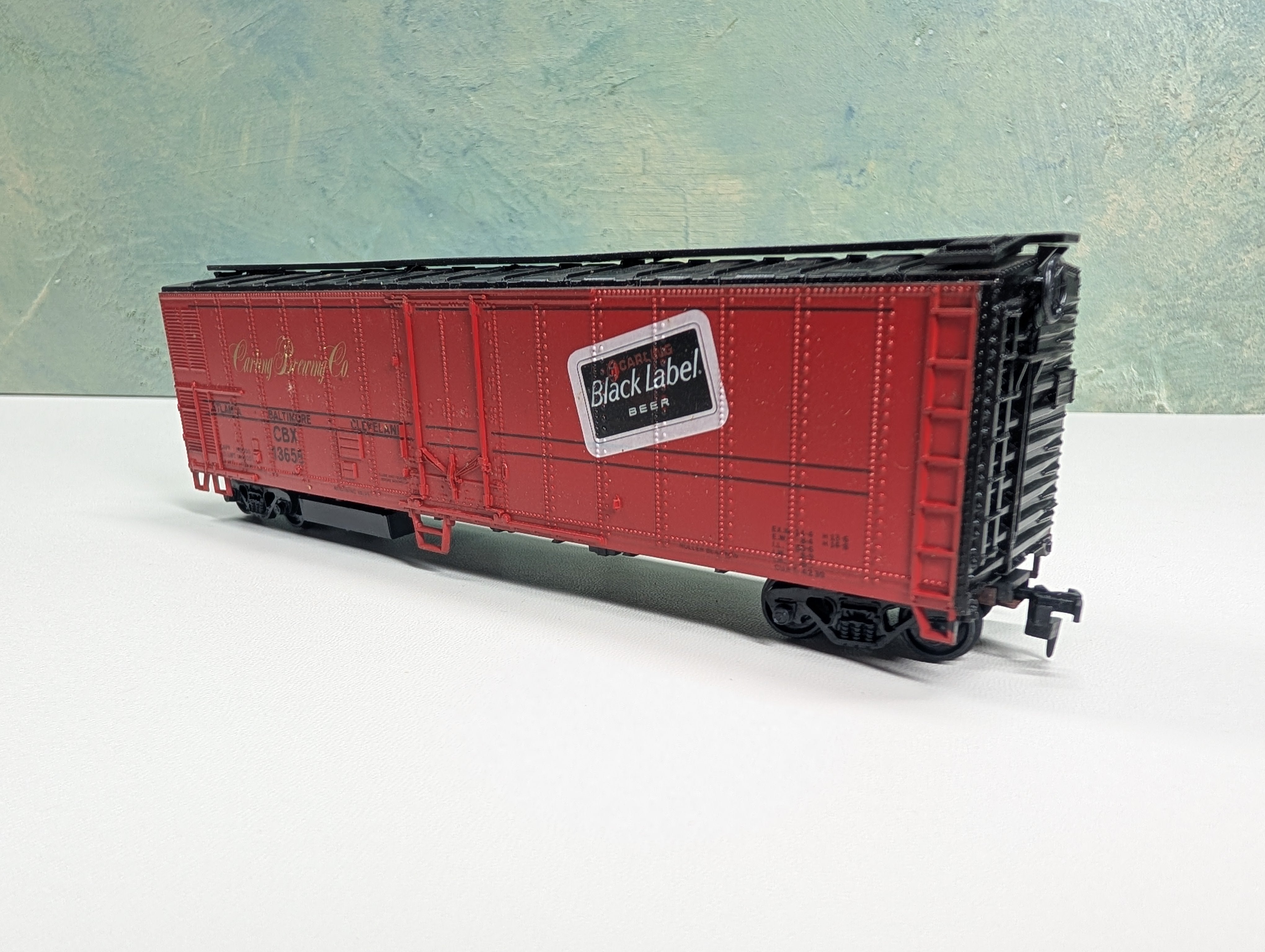 USED Athearn HO Scale 50' Billboard Beer Car Black Label Beer CBX #13656