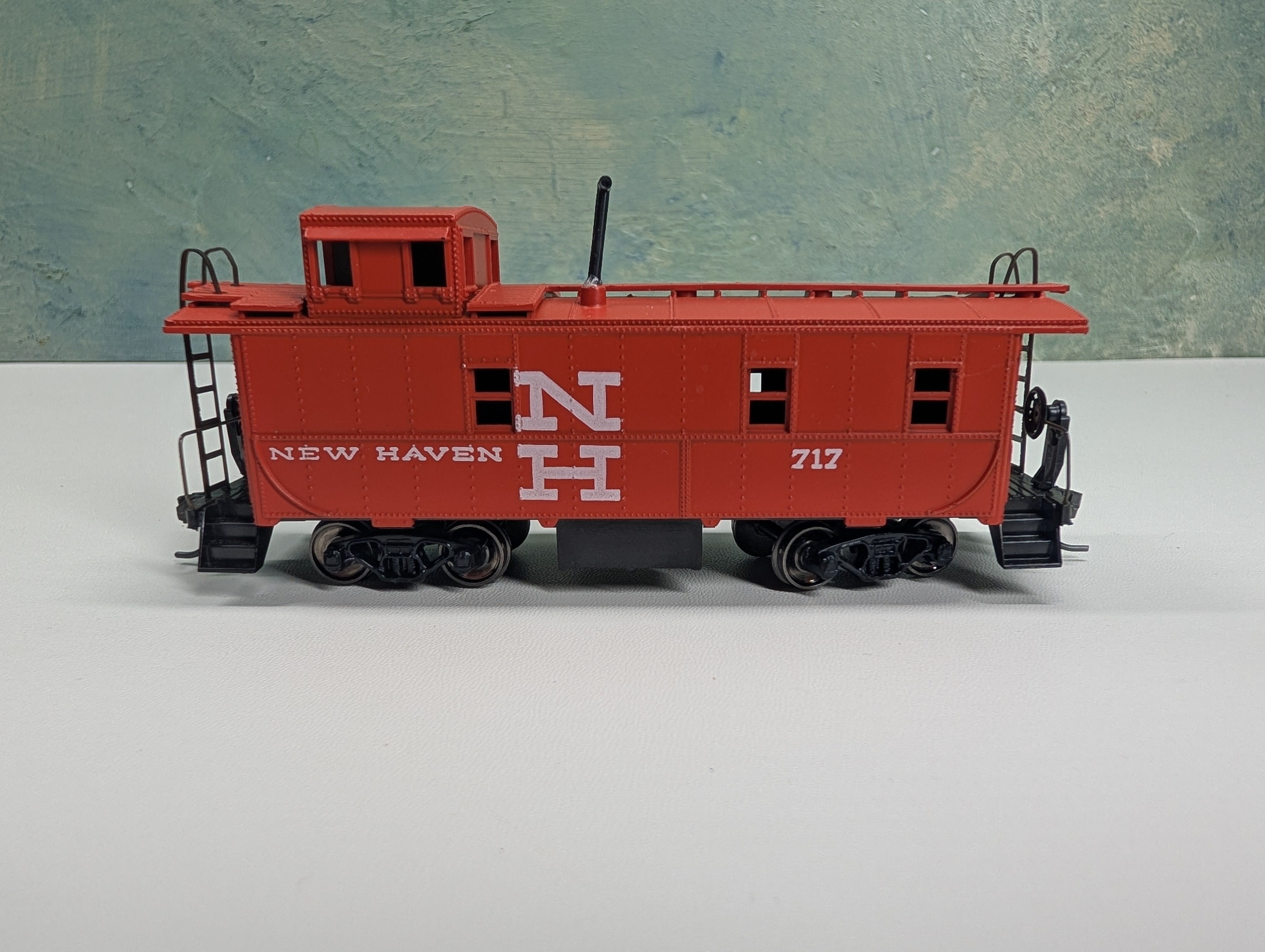 USED Athearn HO Scale Caboose New Haven NH #717 Metal Wheels