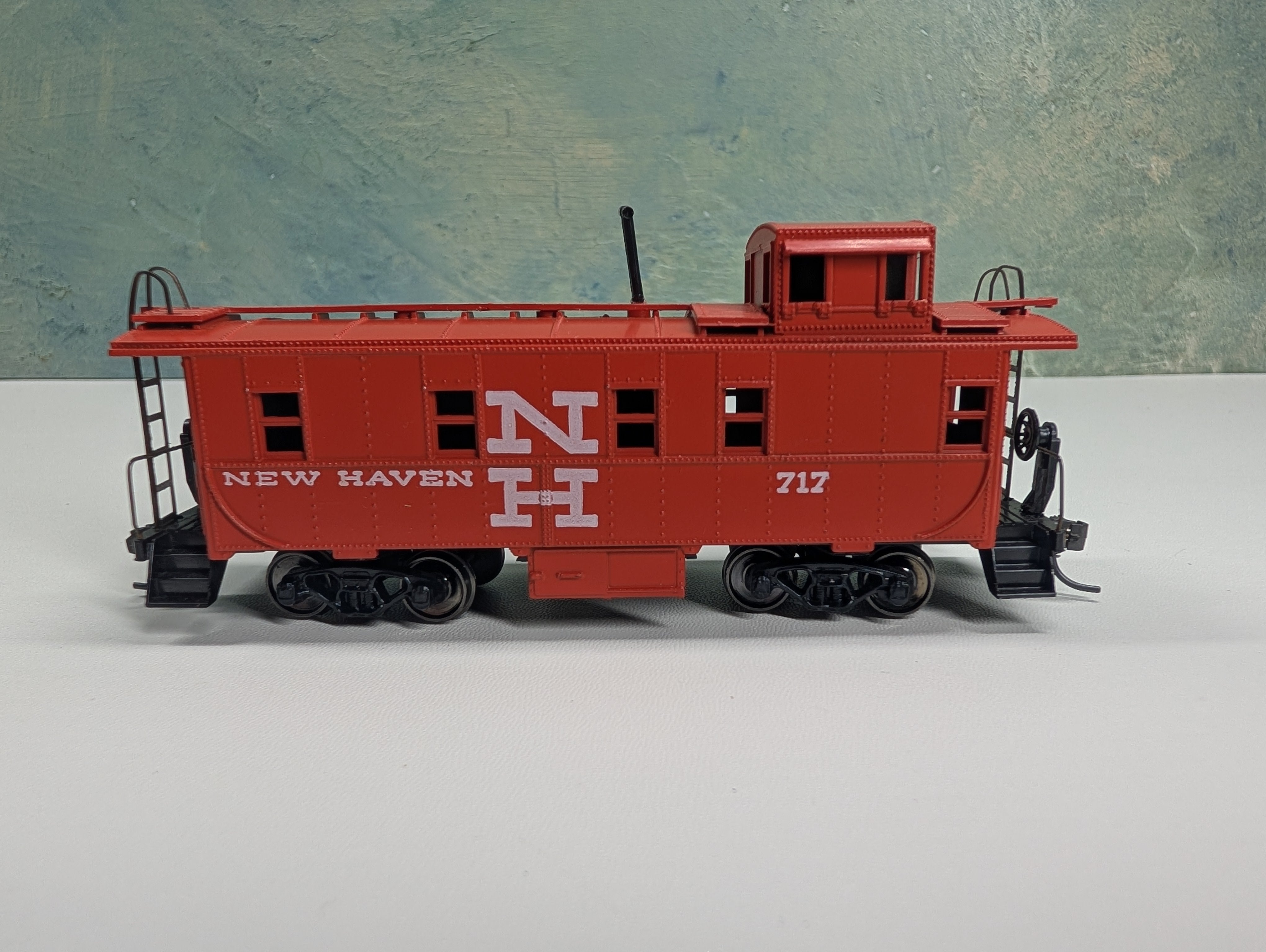 USED Athearn HO Scale Caboose New Haven NH #717 Metal Wheels