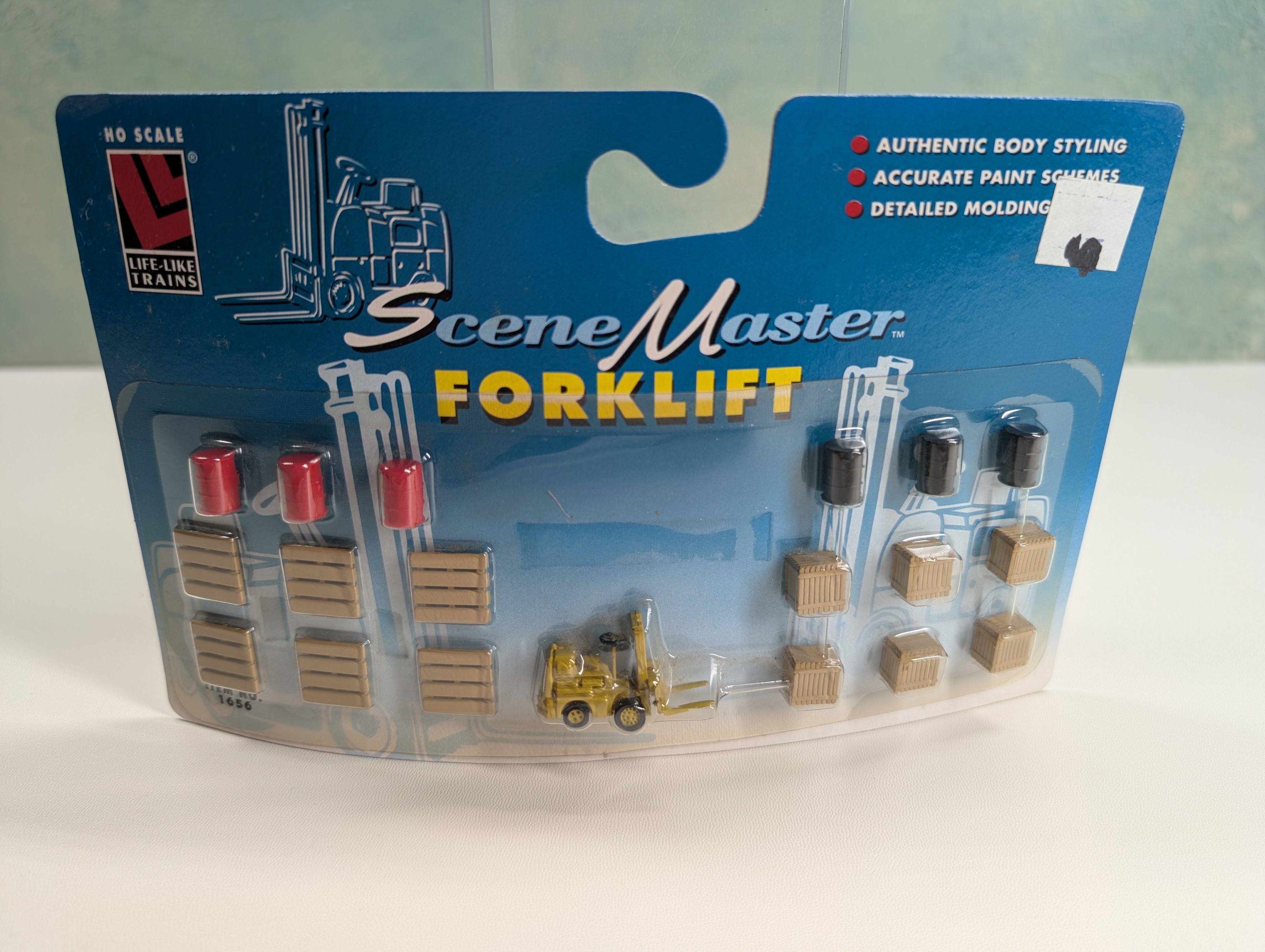 Life-Like 1656 HO Scale Forklift, Pallets and more