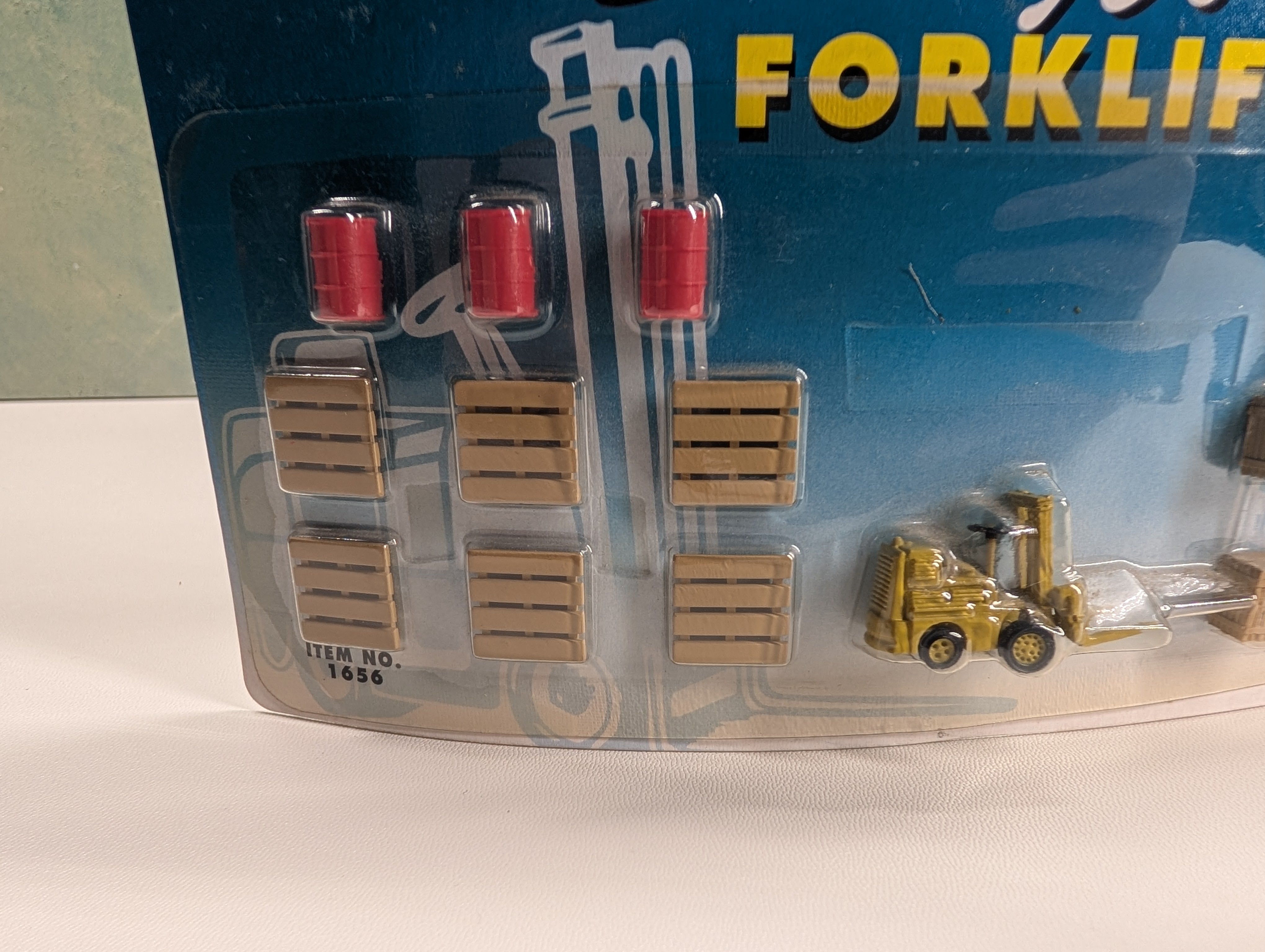 Life-Like 1656 HO Scale Forklift, Pallets and more