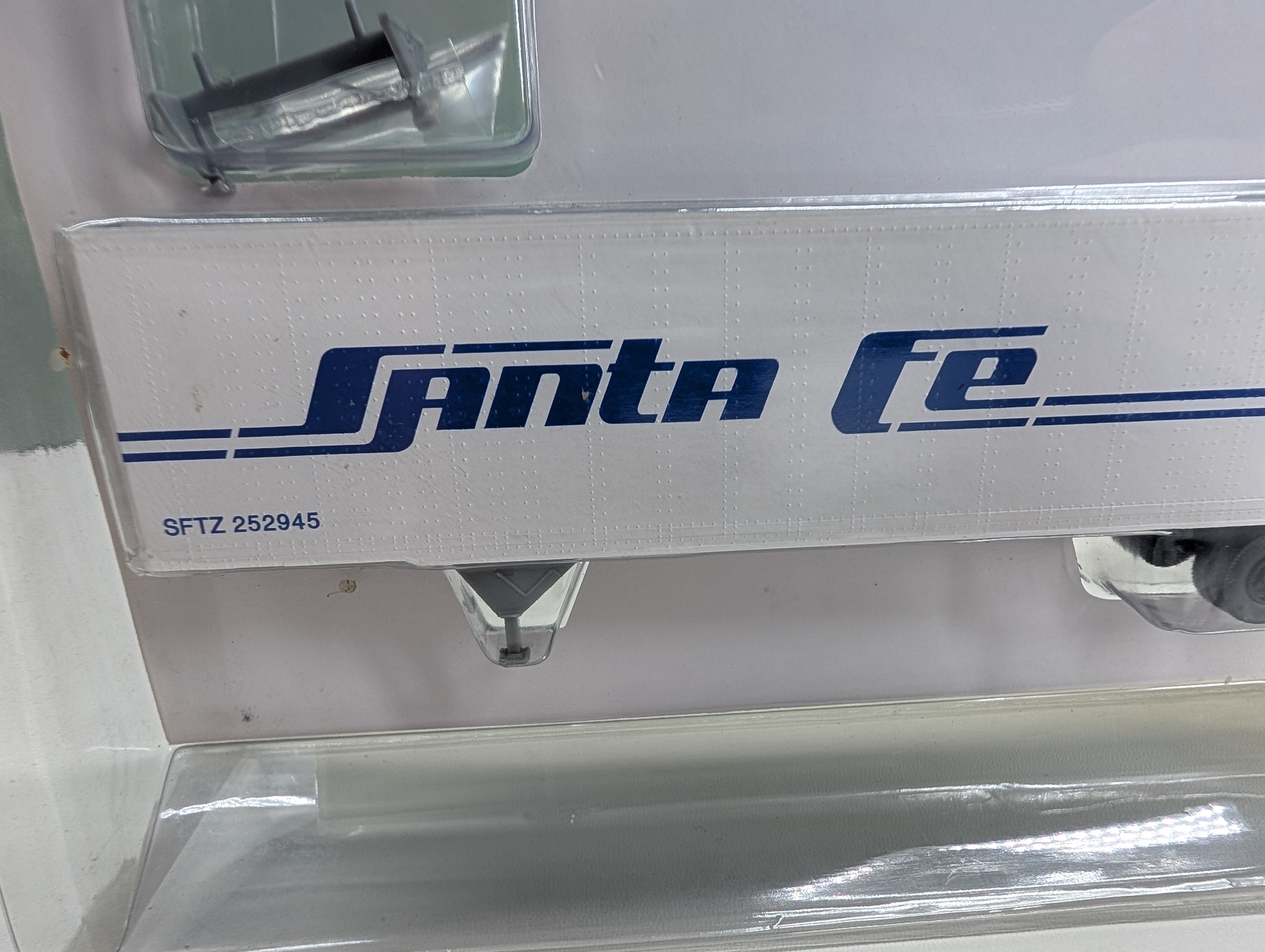 Atlas #1214-2 HO Scale 45' Pines Trailer Santa Fe SFTZ #252945