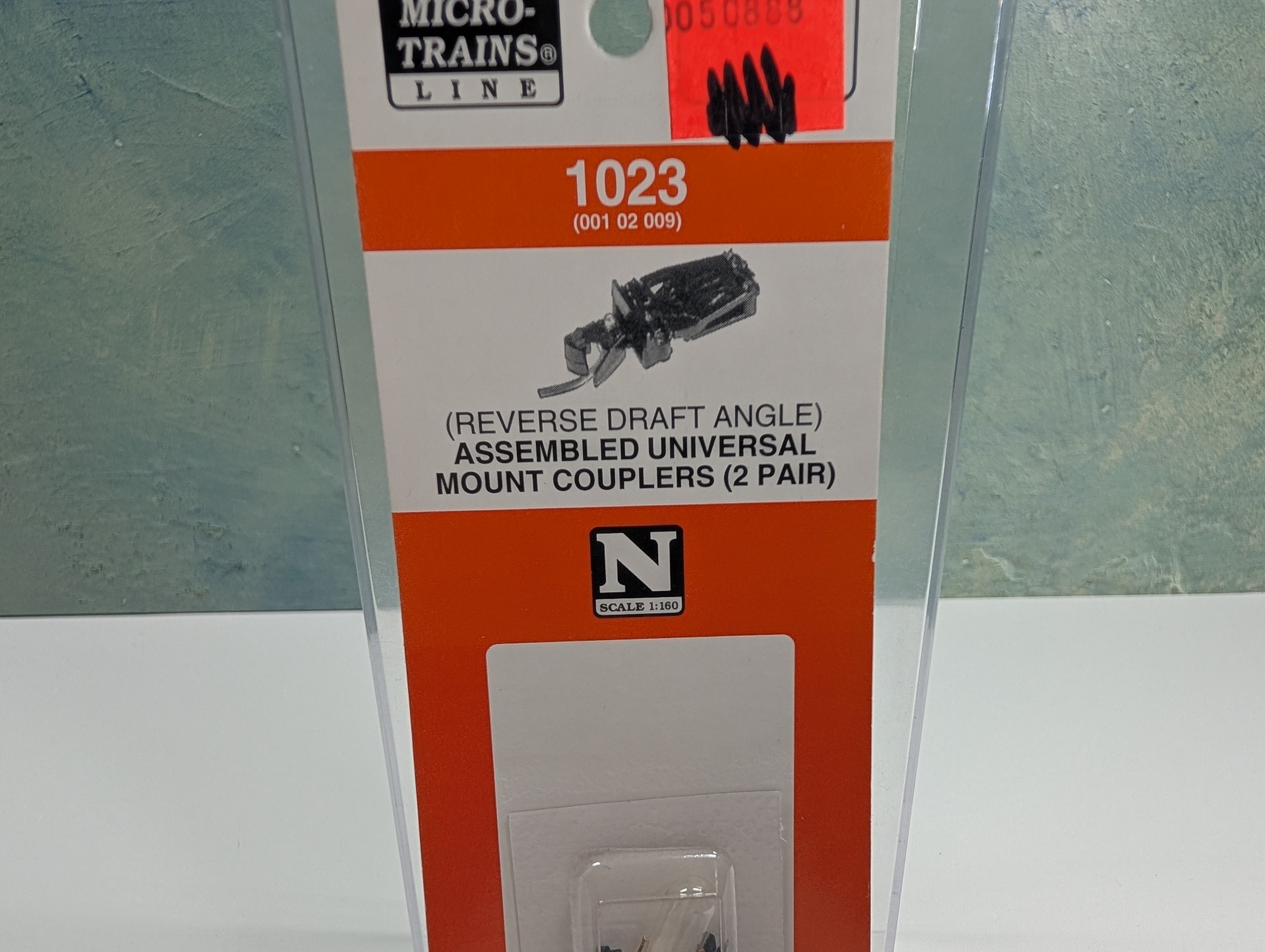 Micro-Trains 001 02 009 N Scale #1023 Assembled Universal Mount Coupler (Reverse Draft Angle) (2 pair)
