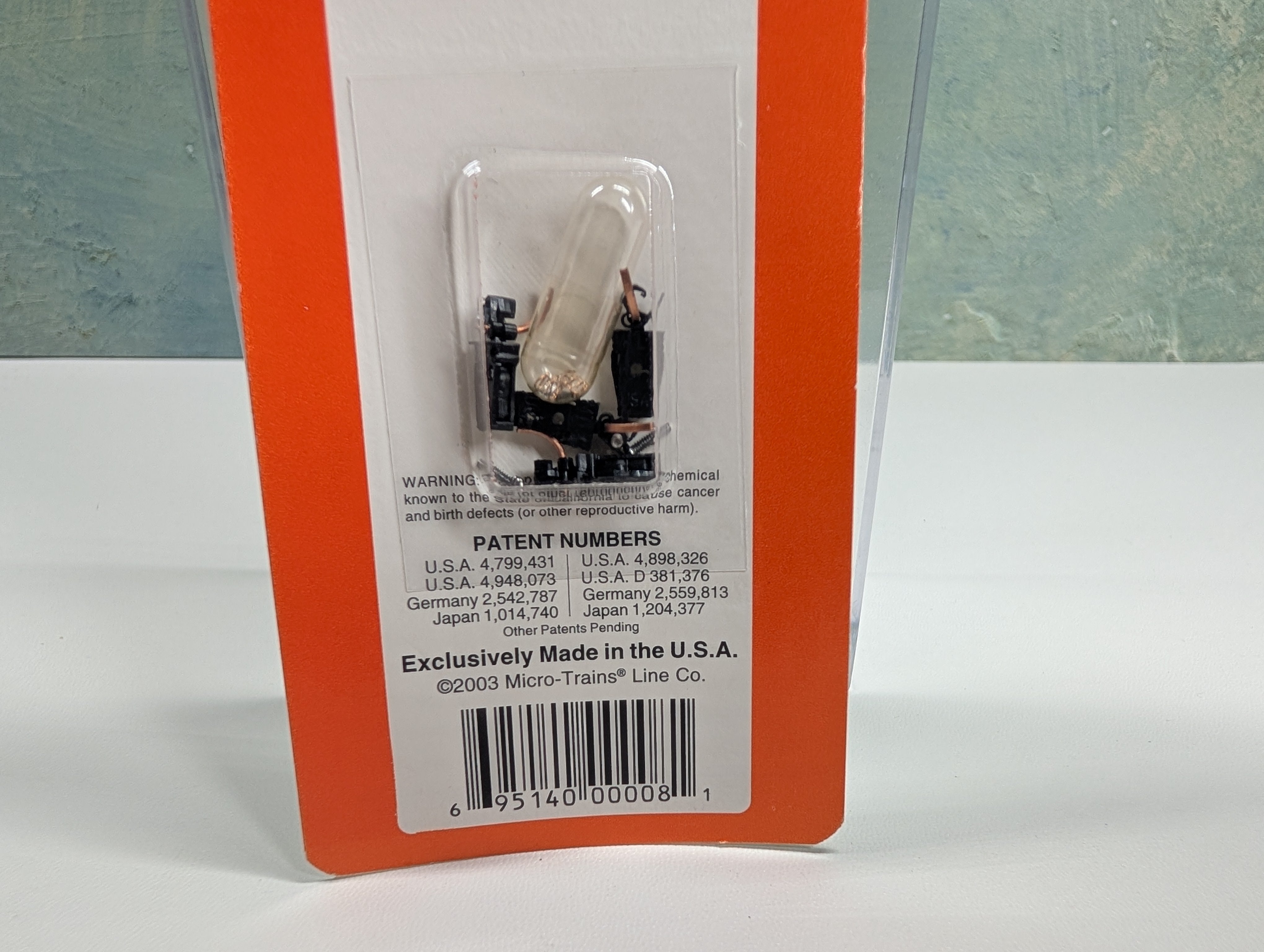 Micro-Trains 001 02 009 N Scale #1023 Assembled Universal Mount Coupler (Reverse Draft Angle) (2 pair)