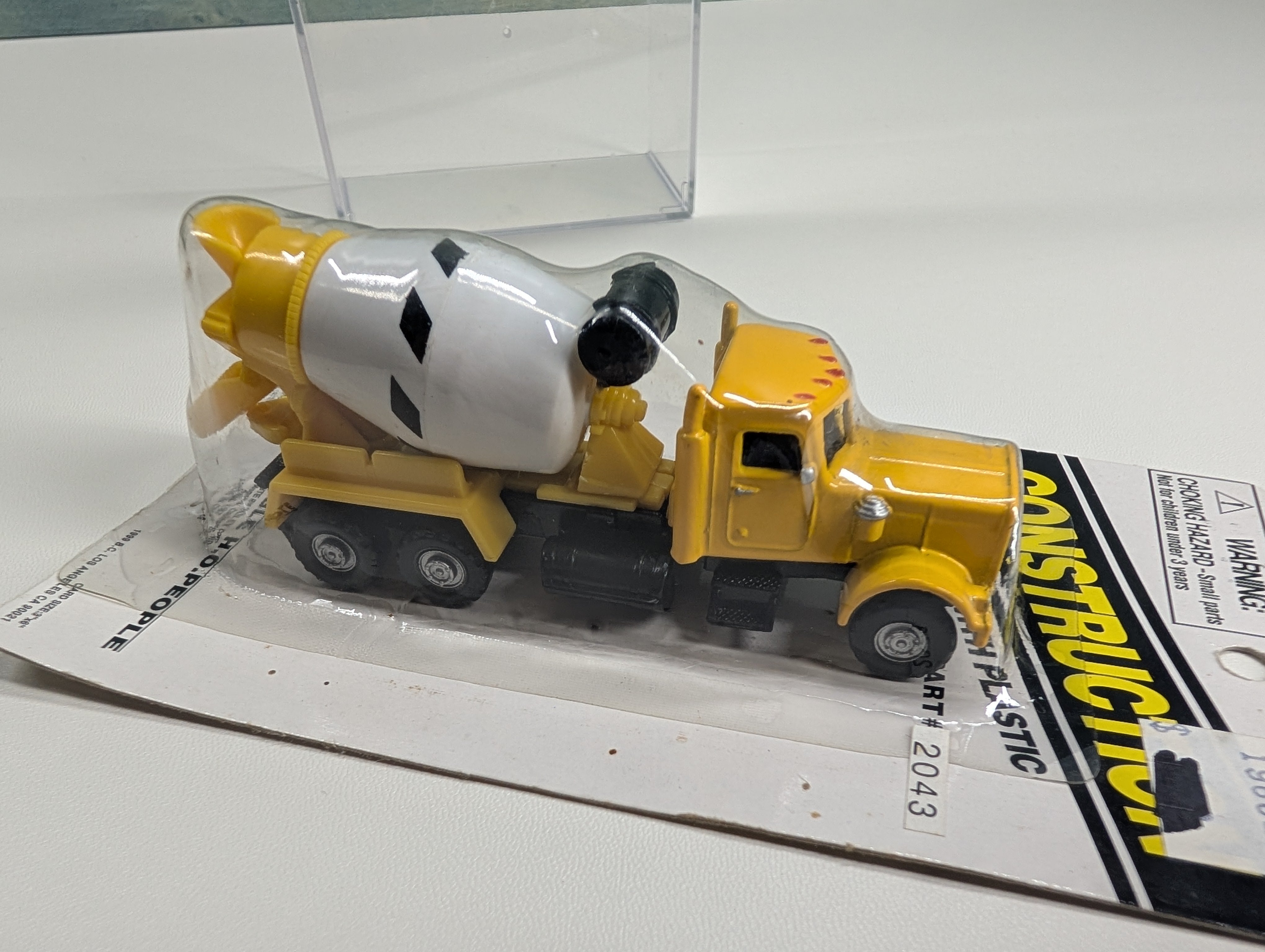 Boley 2043 HO Scale Construction Yellow Cement Mixer Truck, Diecast with Plastic Parts