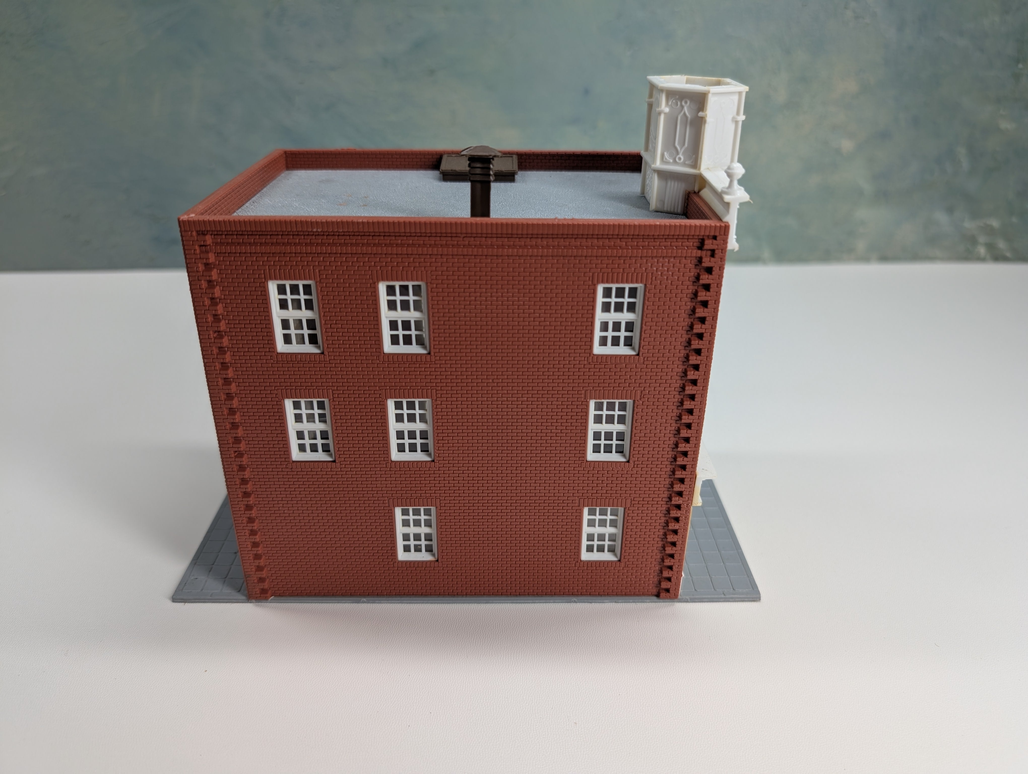 USED HO Scale Herald Star, Brick Building
