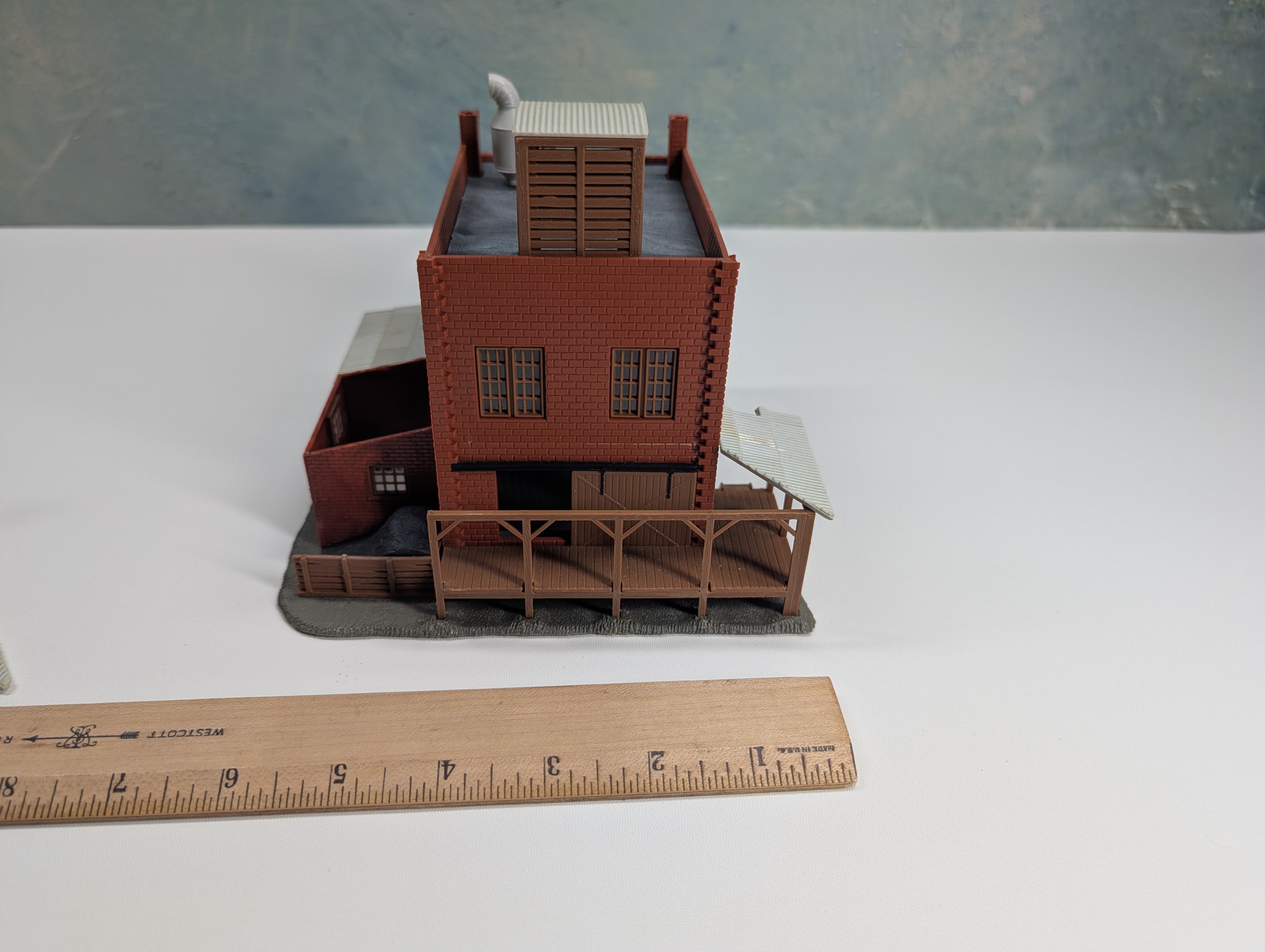 USED Pola HO Scale Freight Warehouse, Brick Building