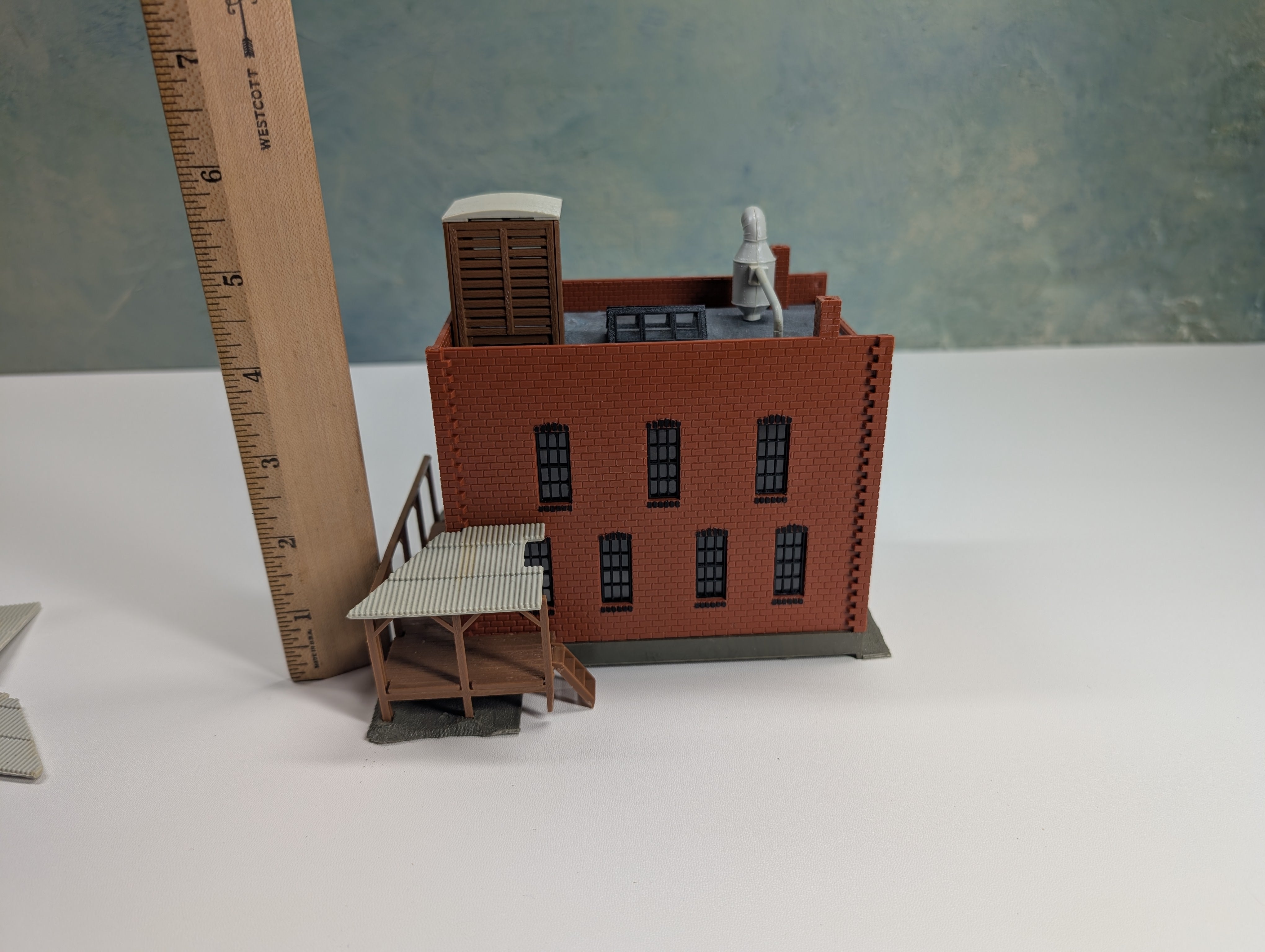 USED Pola HO Scale Freight Warehouse, Brick Building