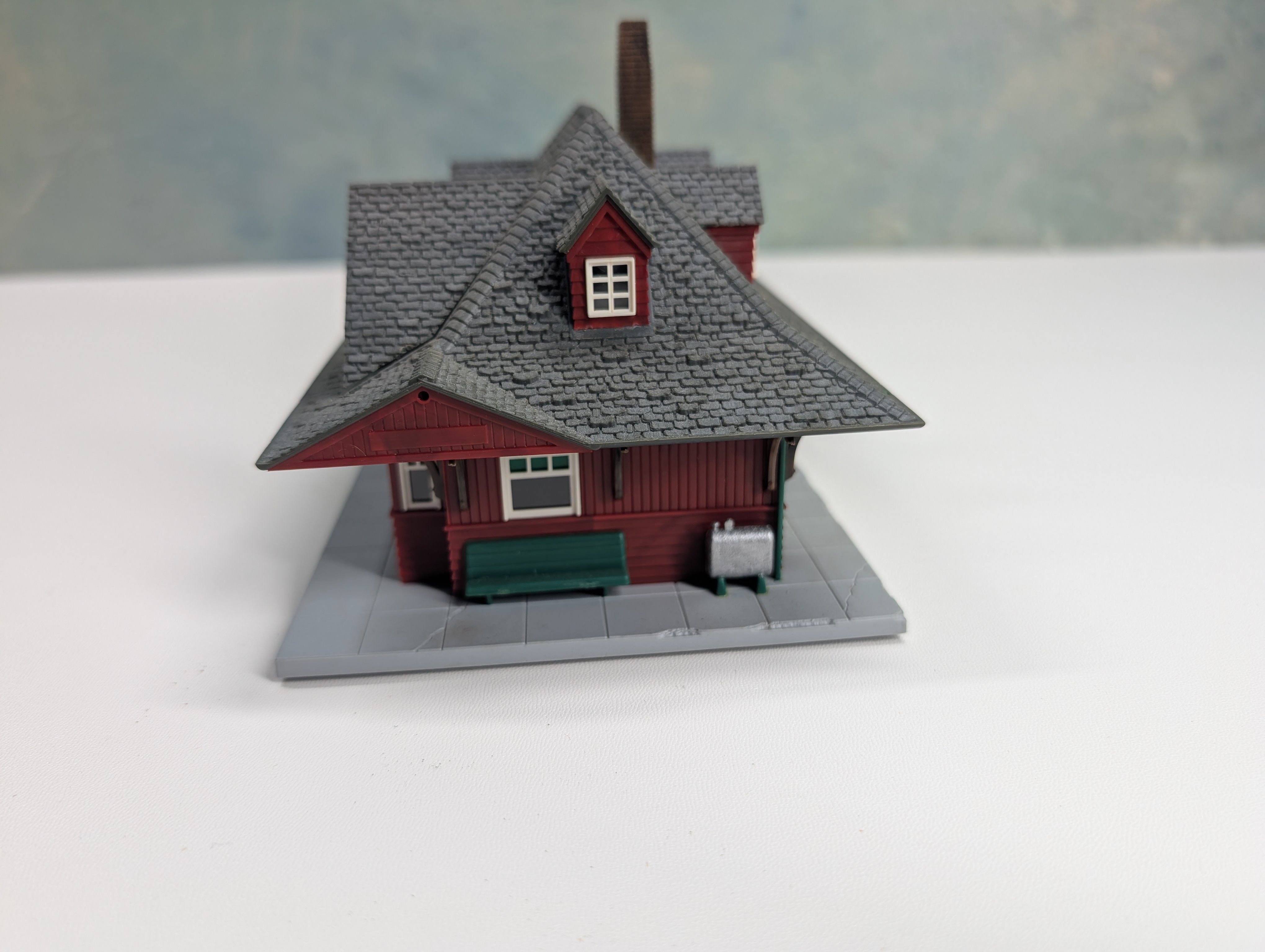 USED HO Scale Small Passenger Station