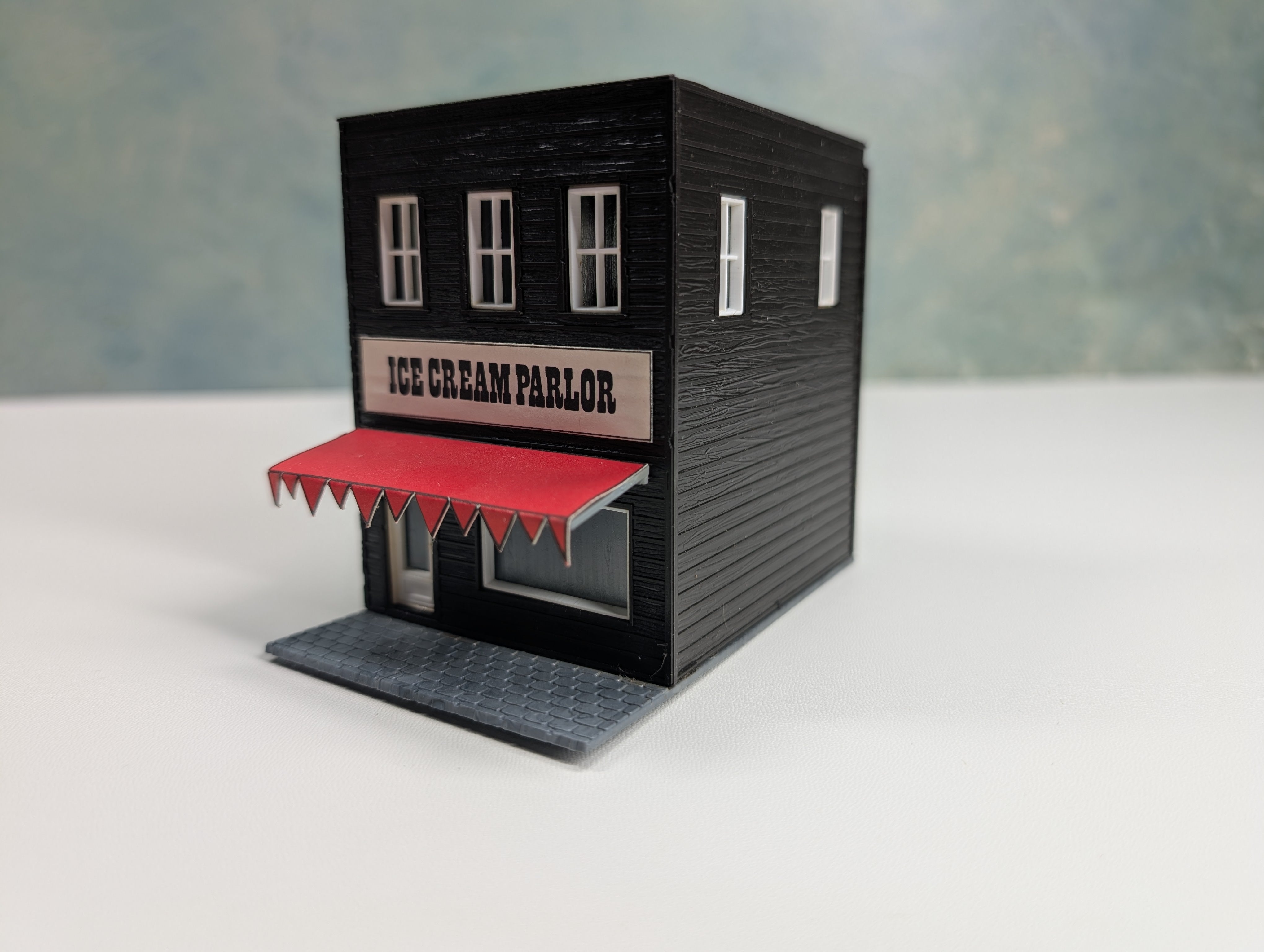 USED HO Scale Ice Cream Parlor