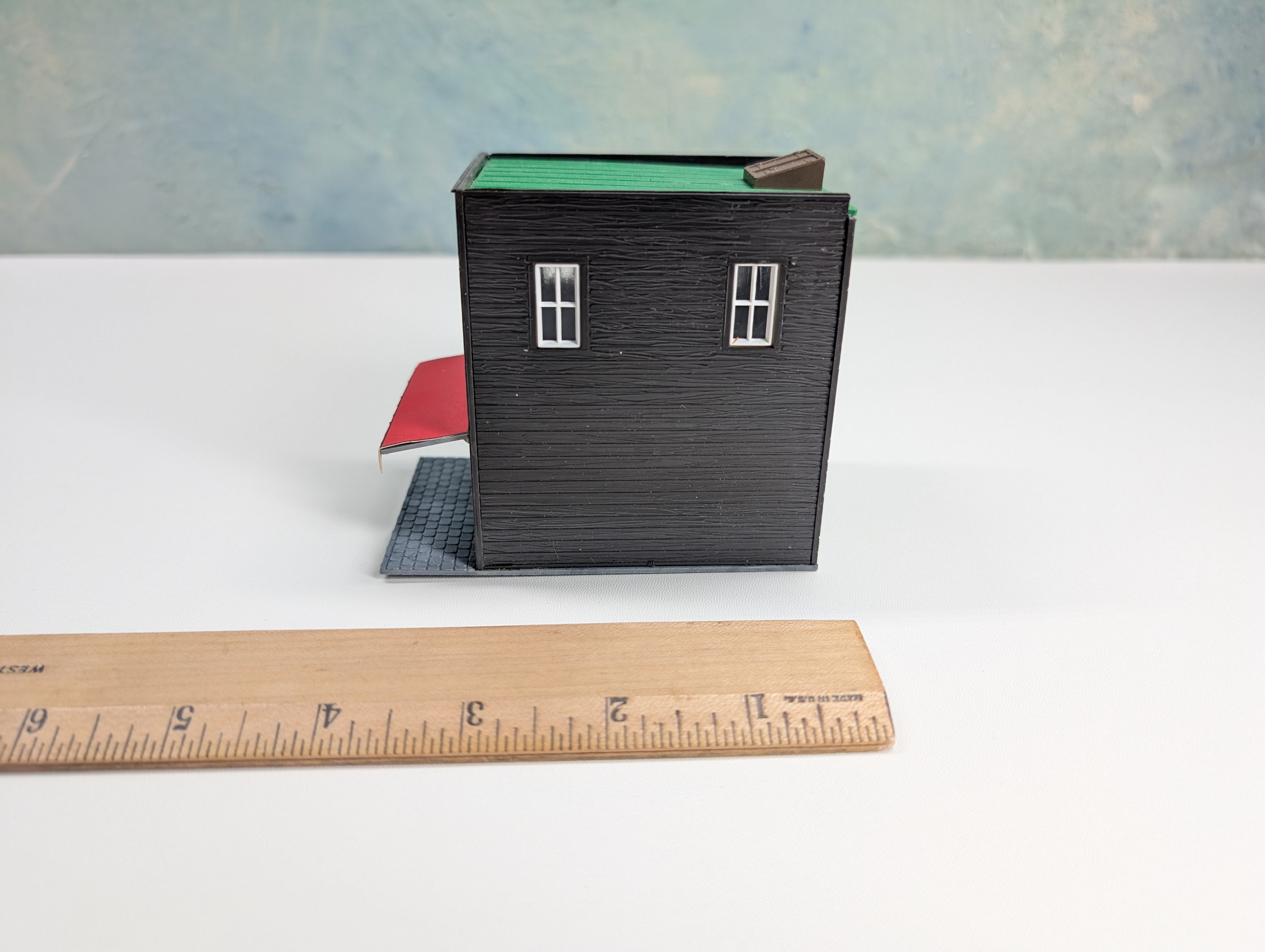 USED HO Scale Ice Cream Parlor