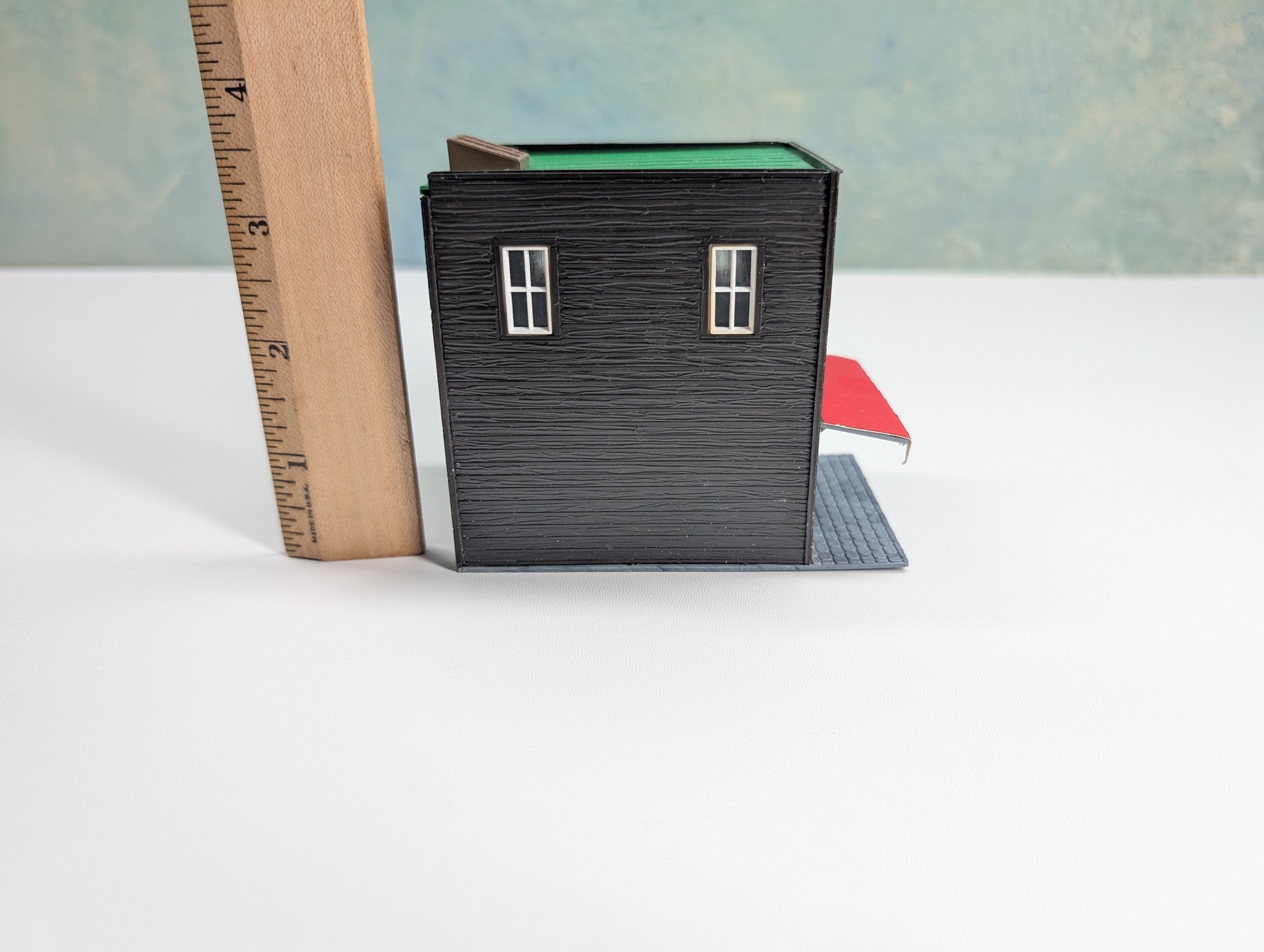 USED HO Scale Ice Cream Parlor