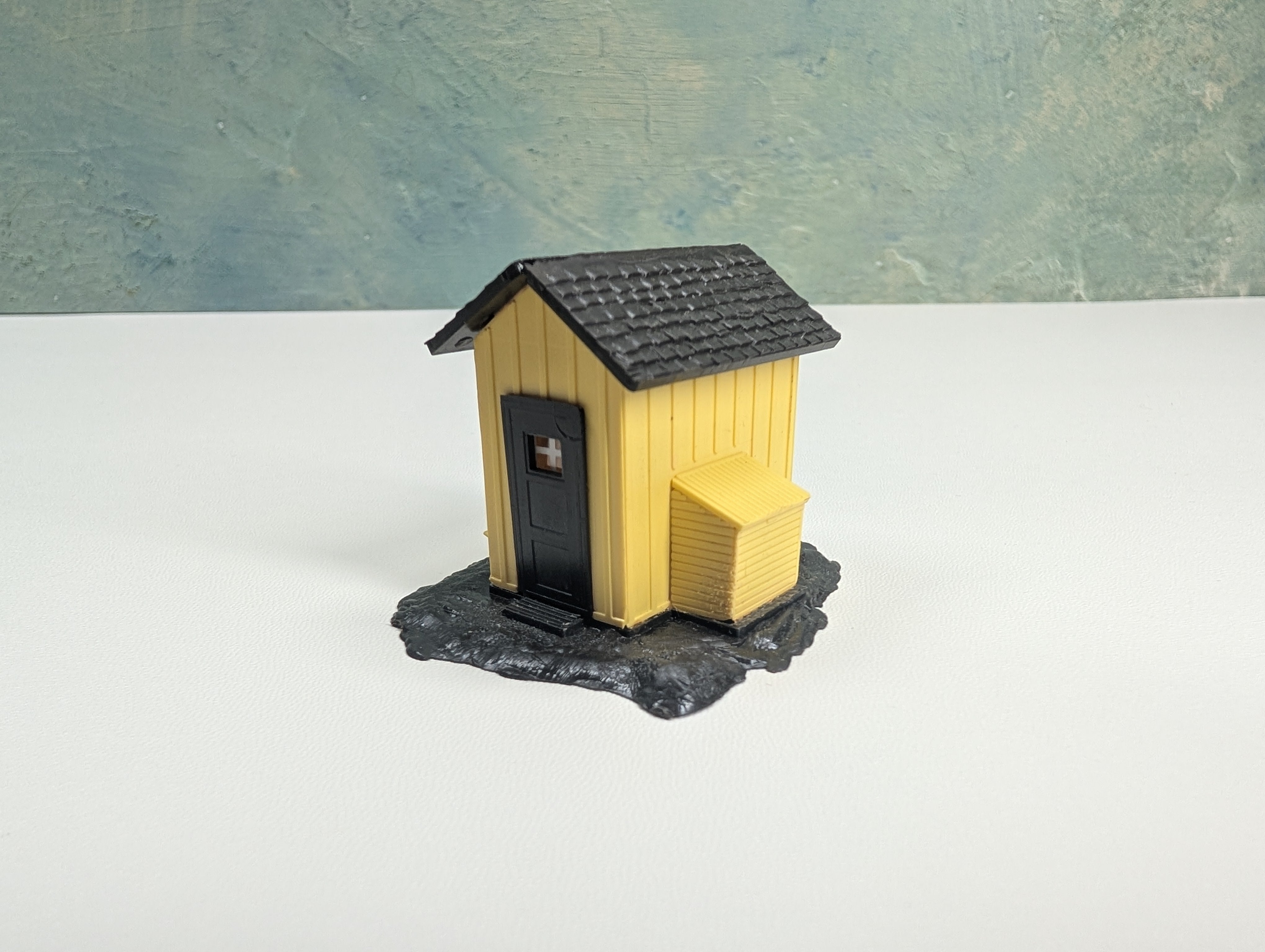 USED HO Scale Small Yellow Shed Shanty