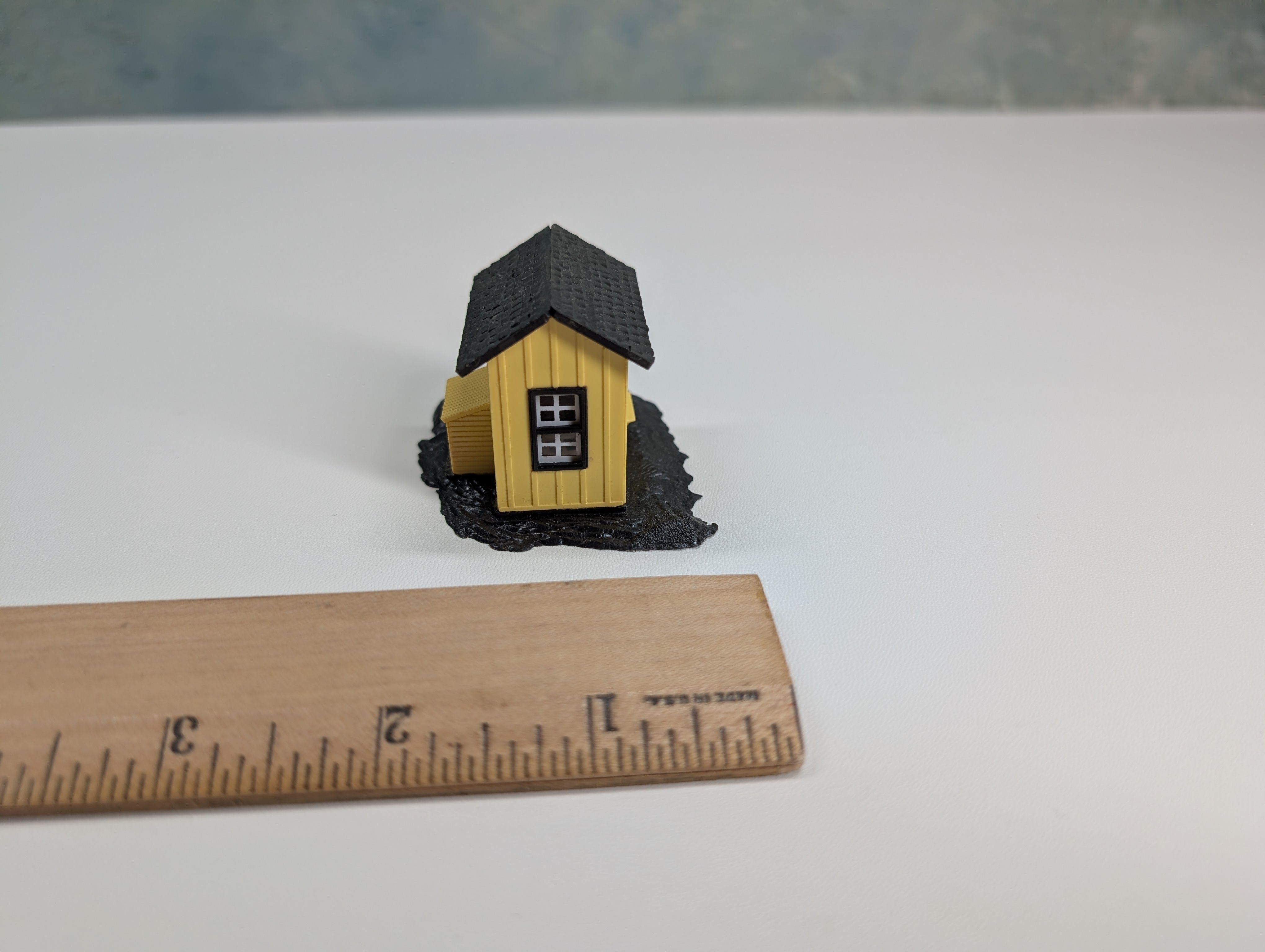 USED HO Scale Small Yellow Shed Shanty