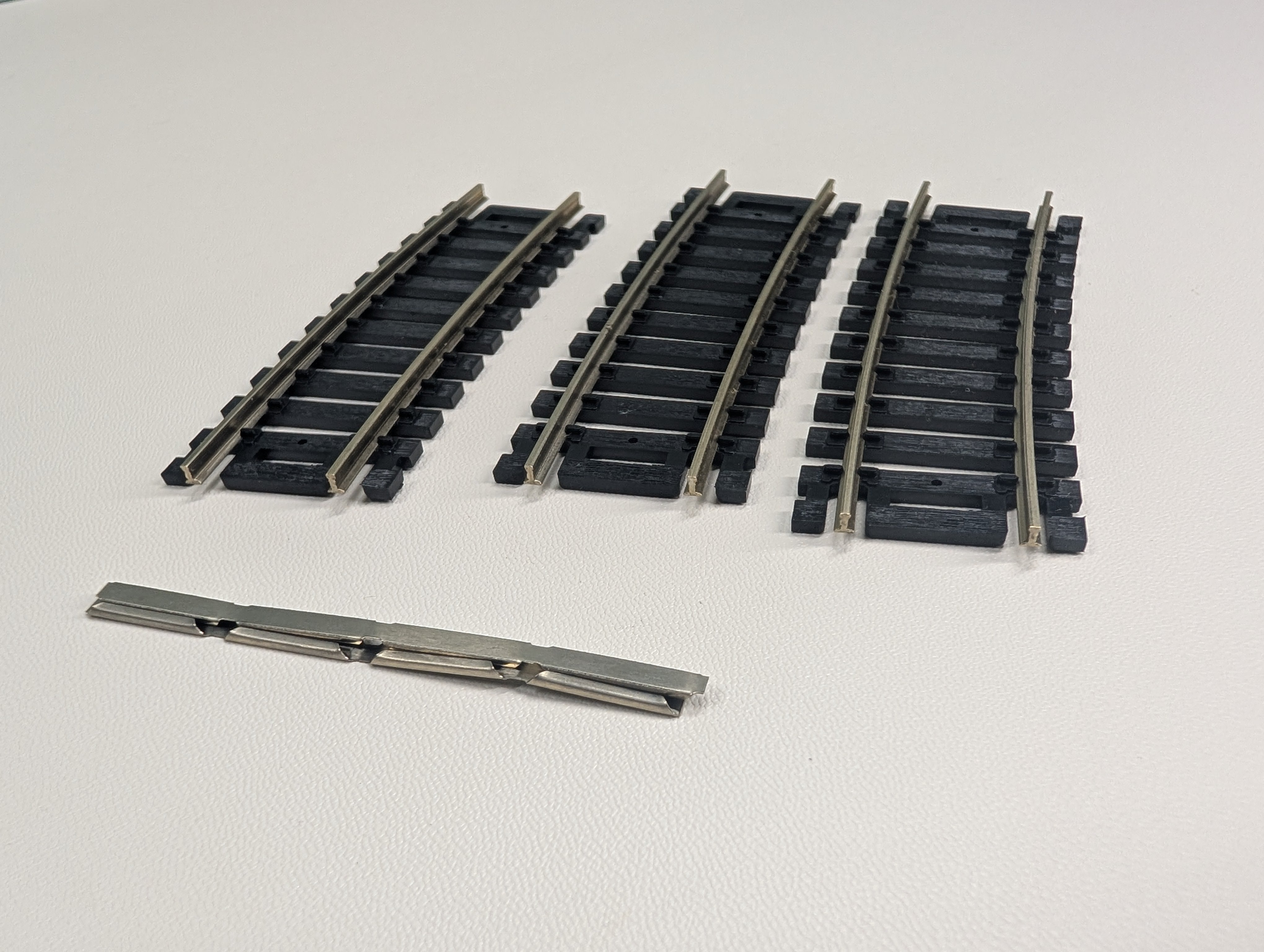 USED Atlas 835 HO Scale 1/3 18" Radius Section Code 100 Nickel Silver Snap Track (3 pcs)