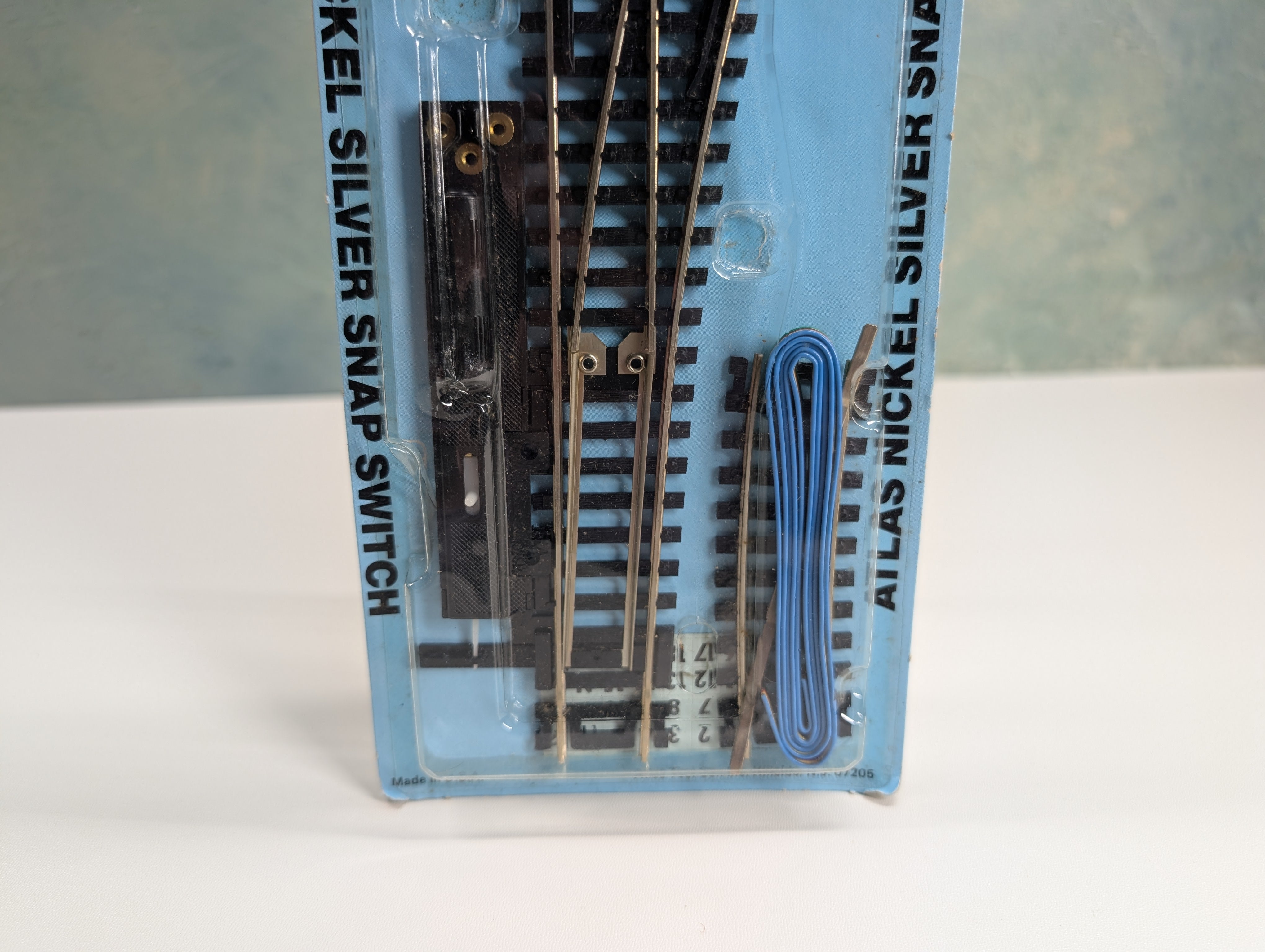 Atlas 851 HO Scale Right Remote Snap-Switch, Code 100, Nickel Silver