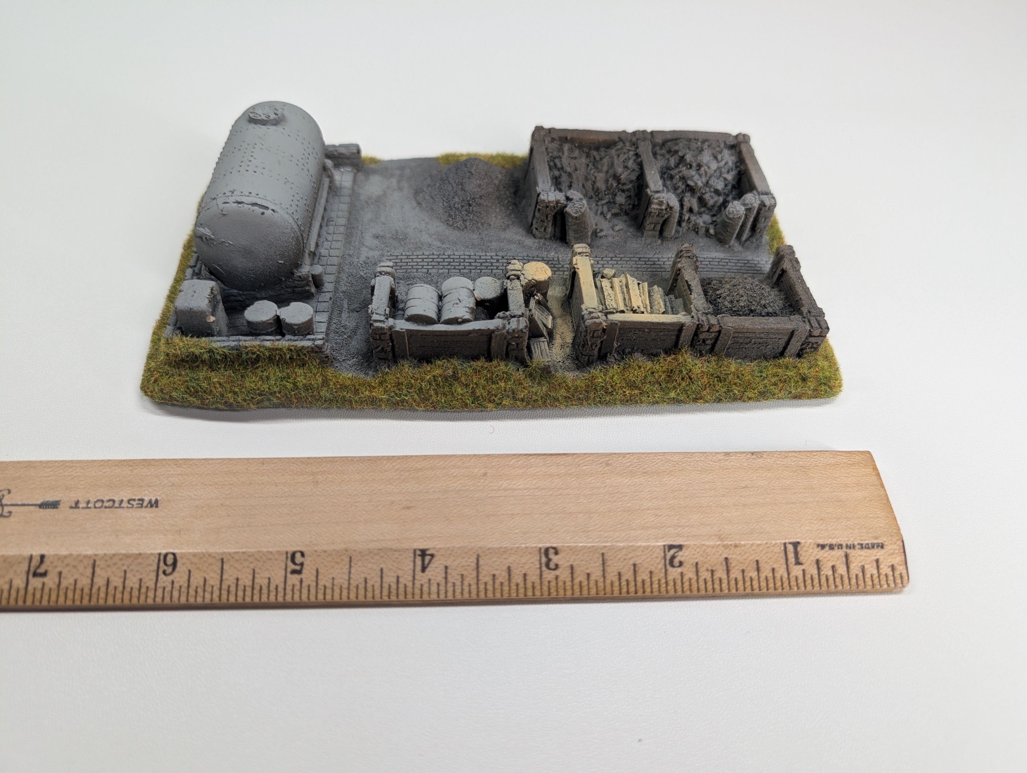 USED Noch B 614 HO Scale Coal Depot (hard foam platform)
