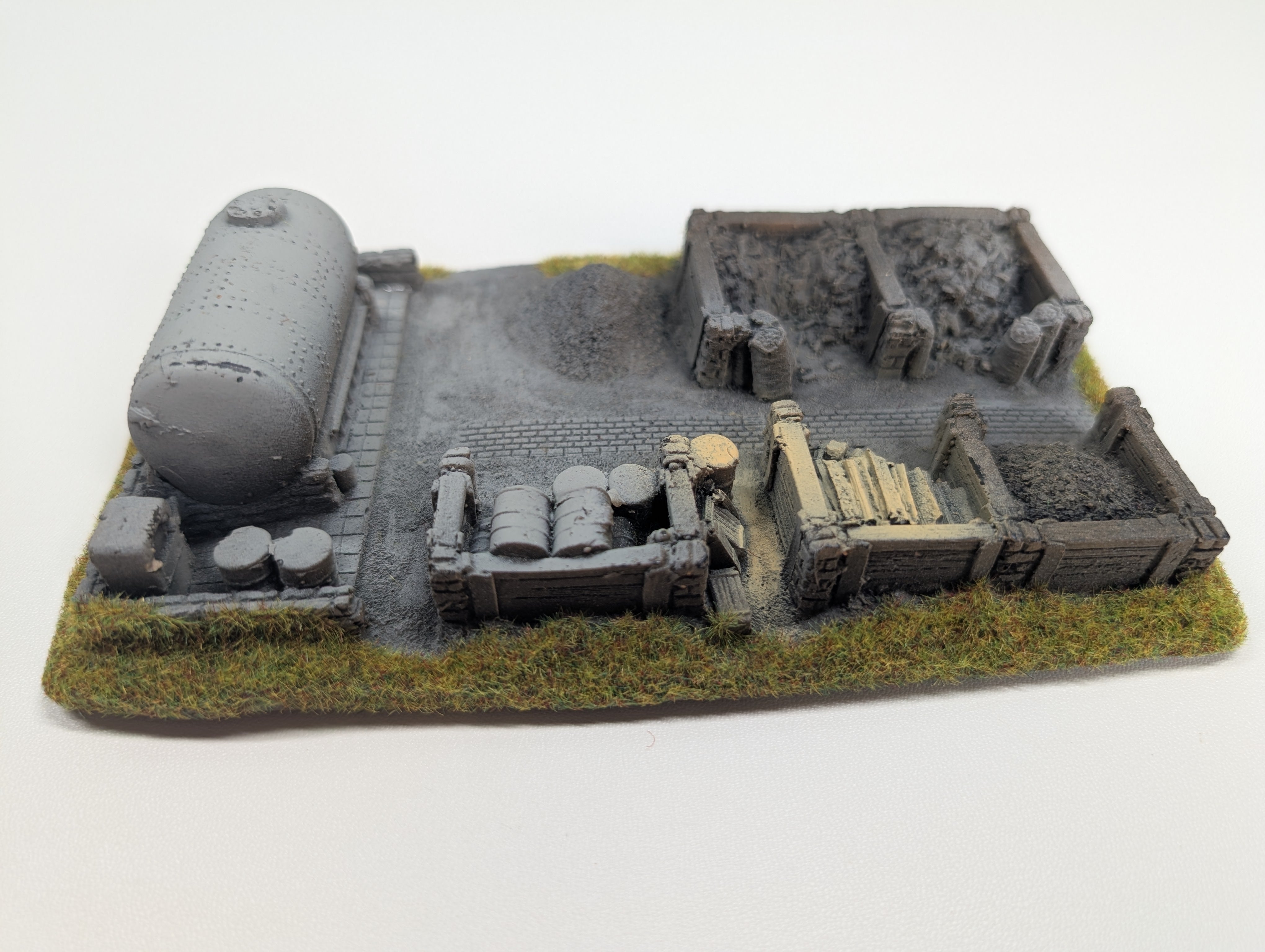 USED Noch B 614 HO Scale Coal Depot (hard foam platform)