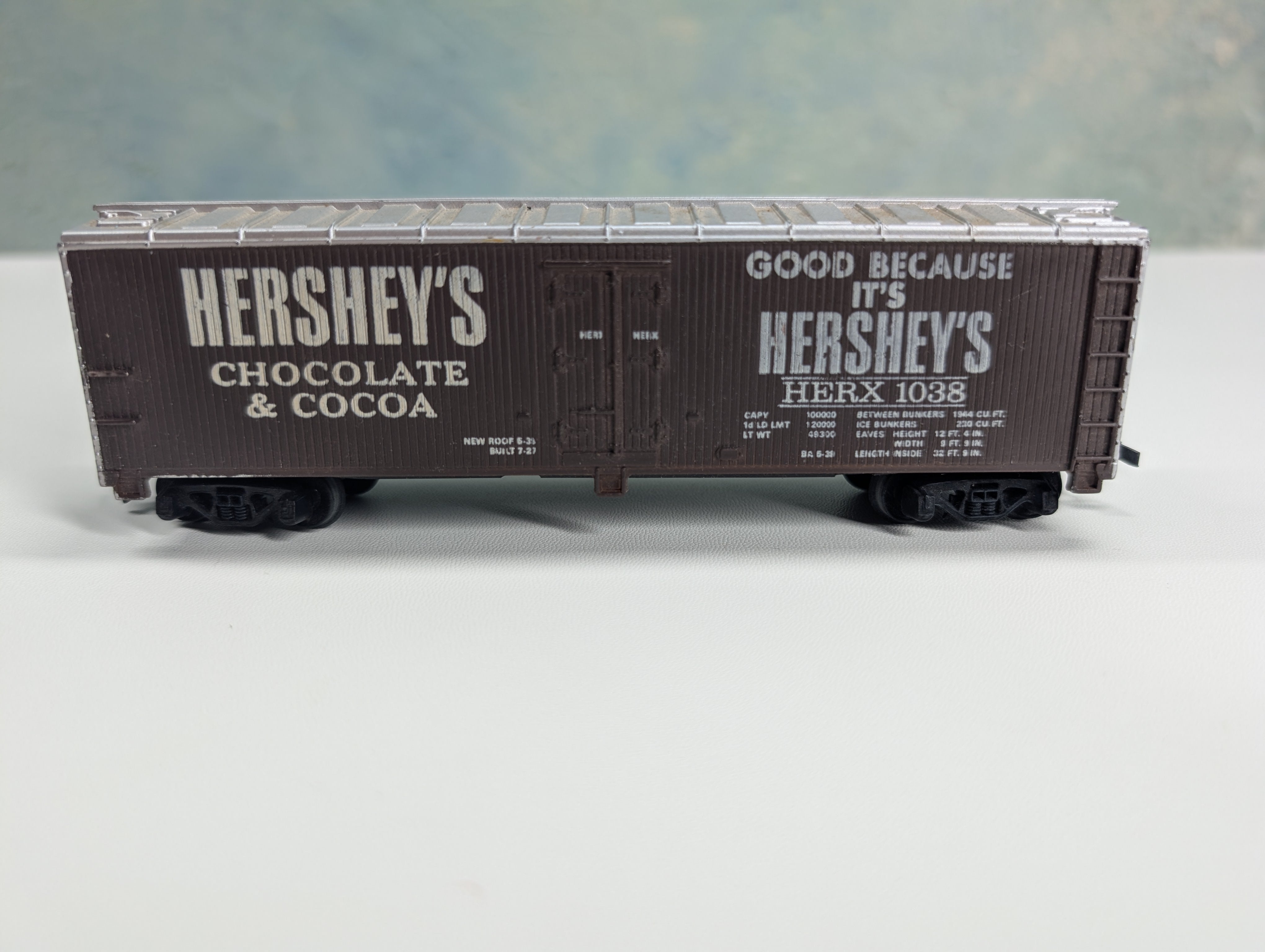 USED Tyco HO Scale Billboard Box Car Hershey's HERX #1038