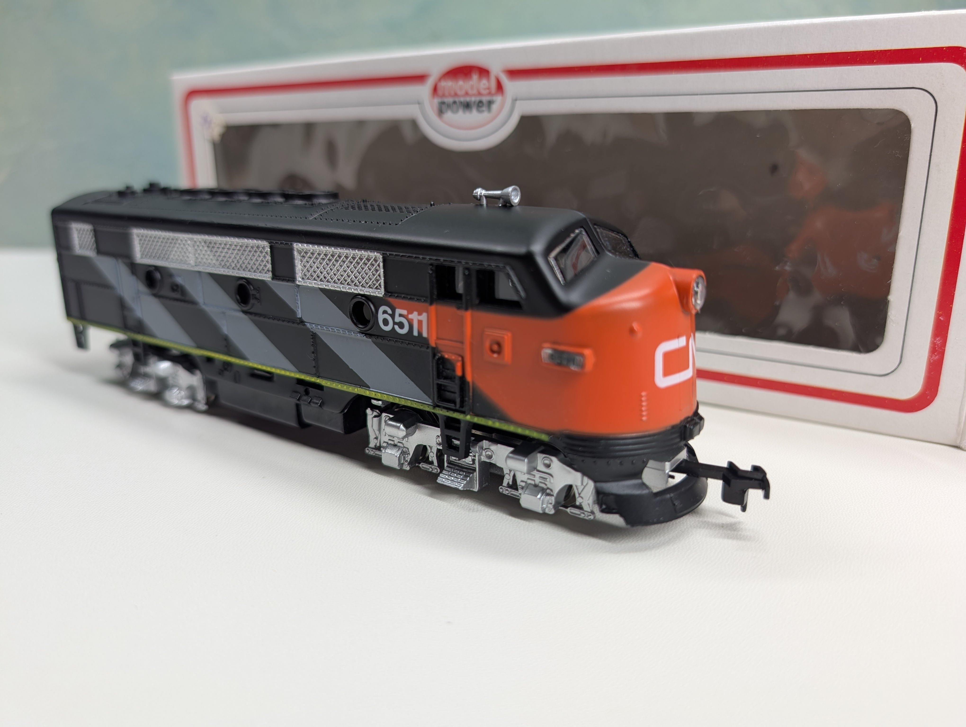 USED Model Power HO Scale F2 Diesel Locomotive Canadian National #6511 Runs Great DC