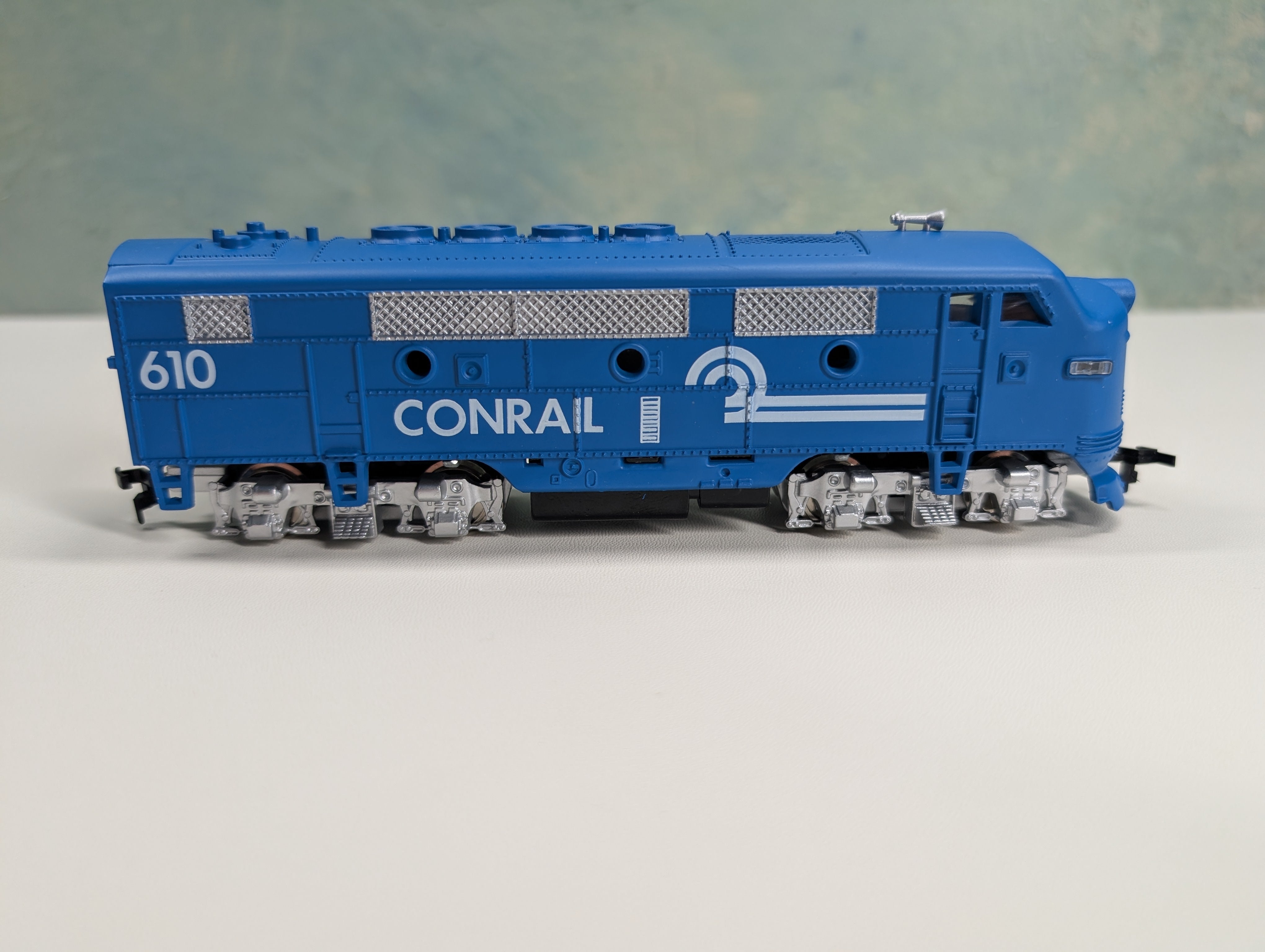 USED Model Power HO Scale F2 Diesel Locomotive Conrail #610 Runs Great DC
