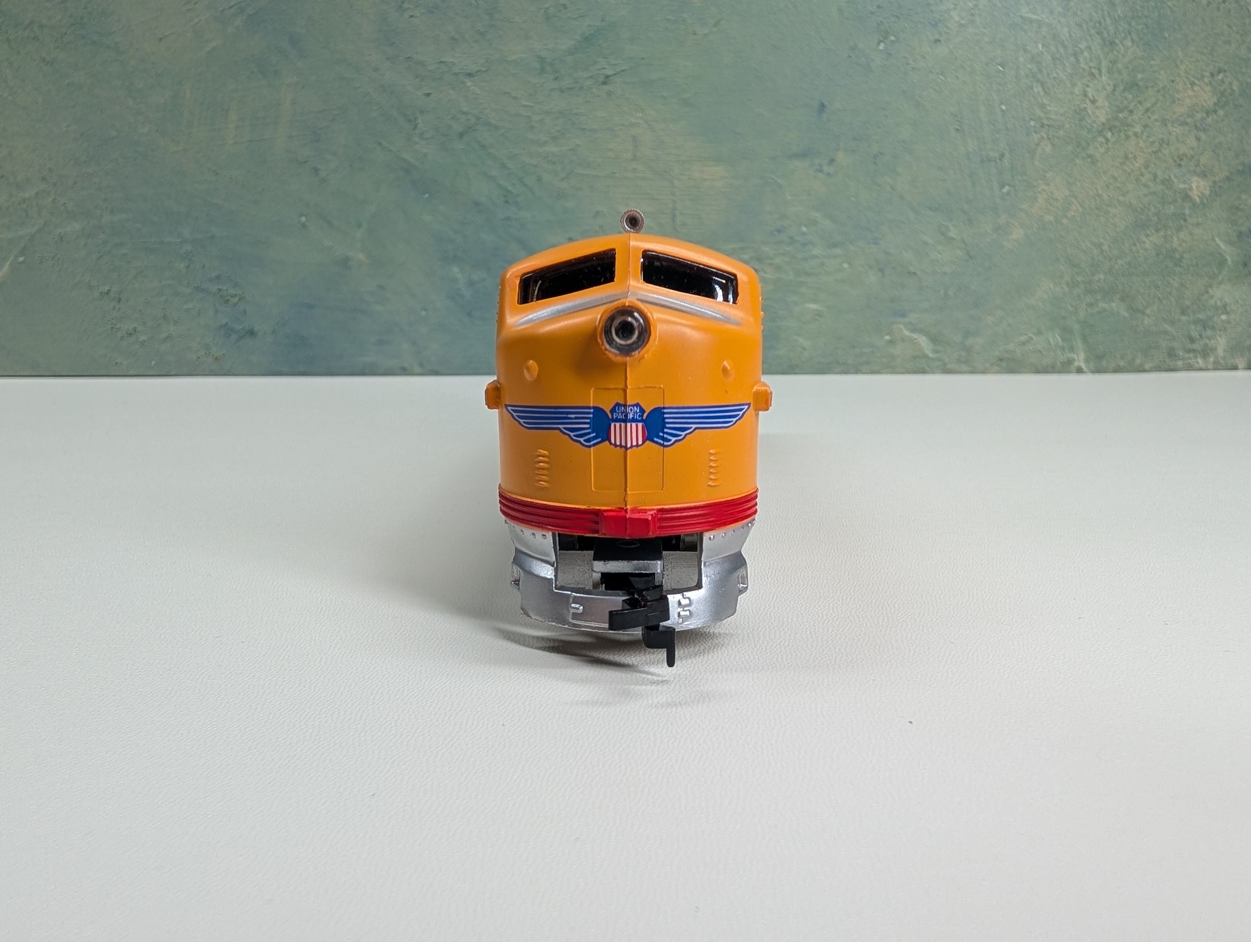 USED Model Power HO Scale F2 Diesel Locomotive Union Pacific #238 Runs Great DC