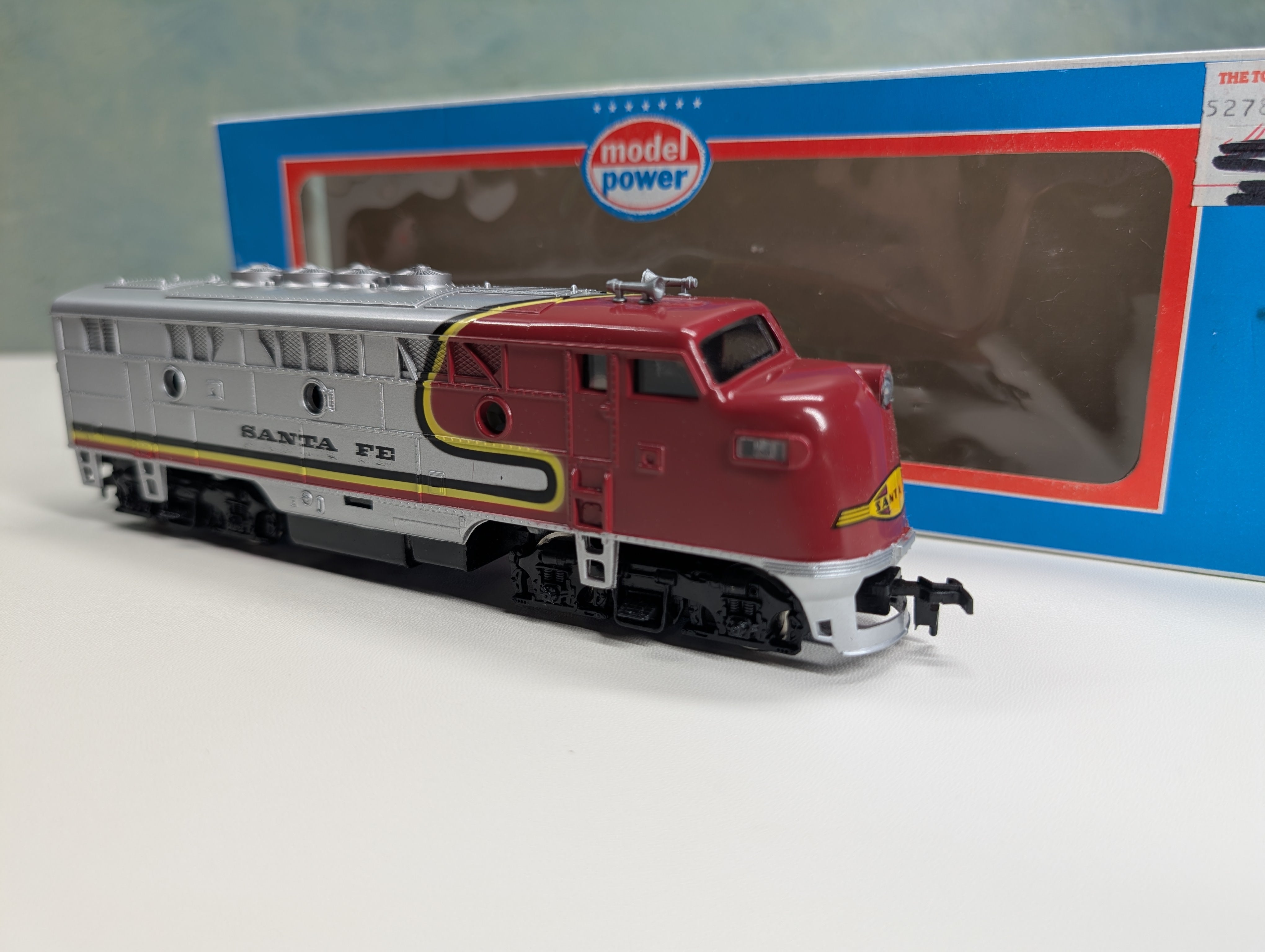 USED Model Power HO Scale F3 Diesel Locomotive Santa Fe #610 Runs Great DC