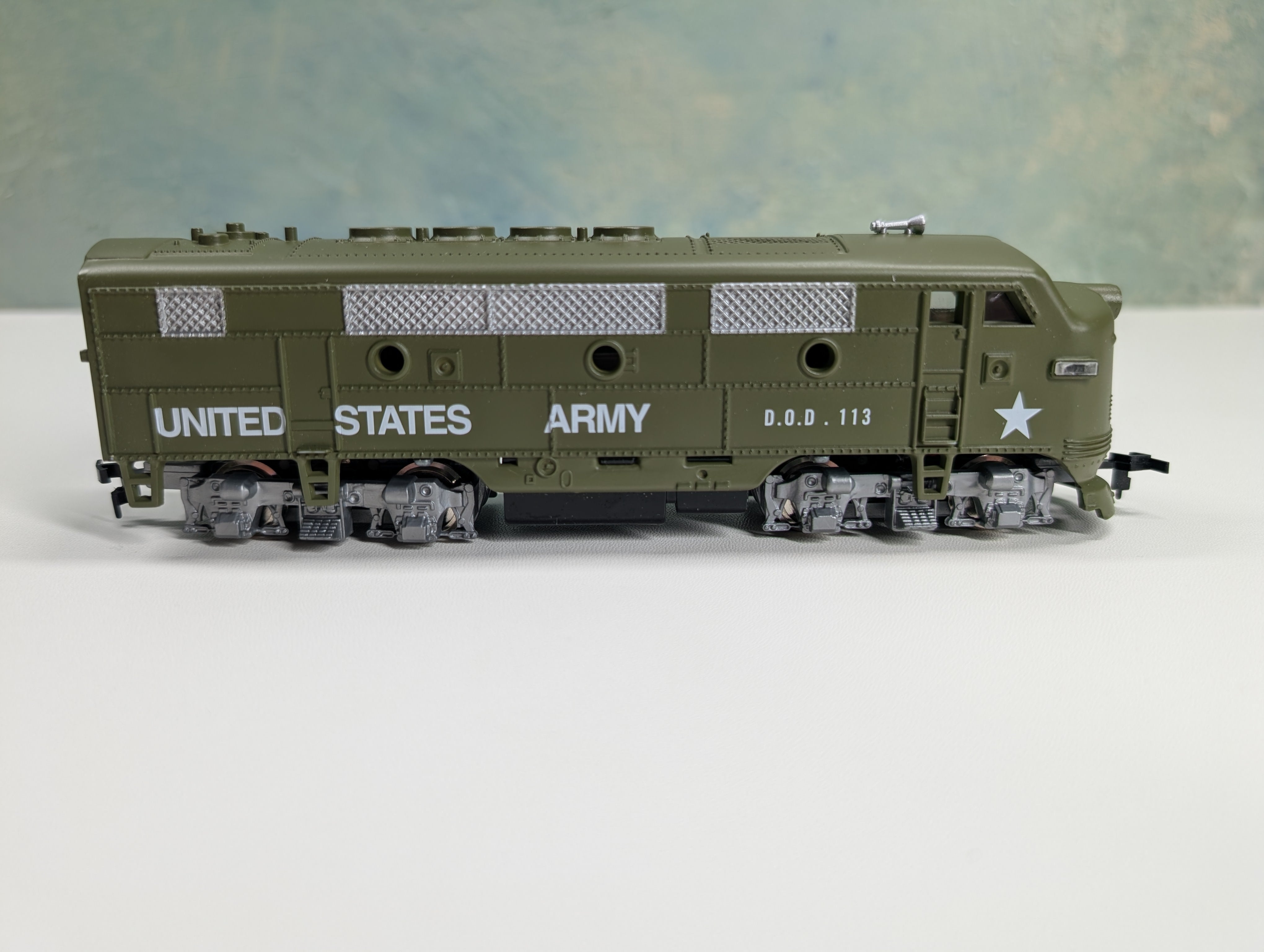 USED Model Power HO Scale F2 Diesel Locomotive US Army DOD #113 Runs Great DC