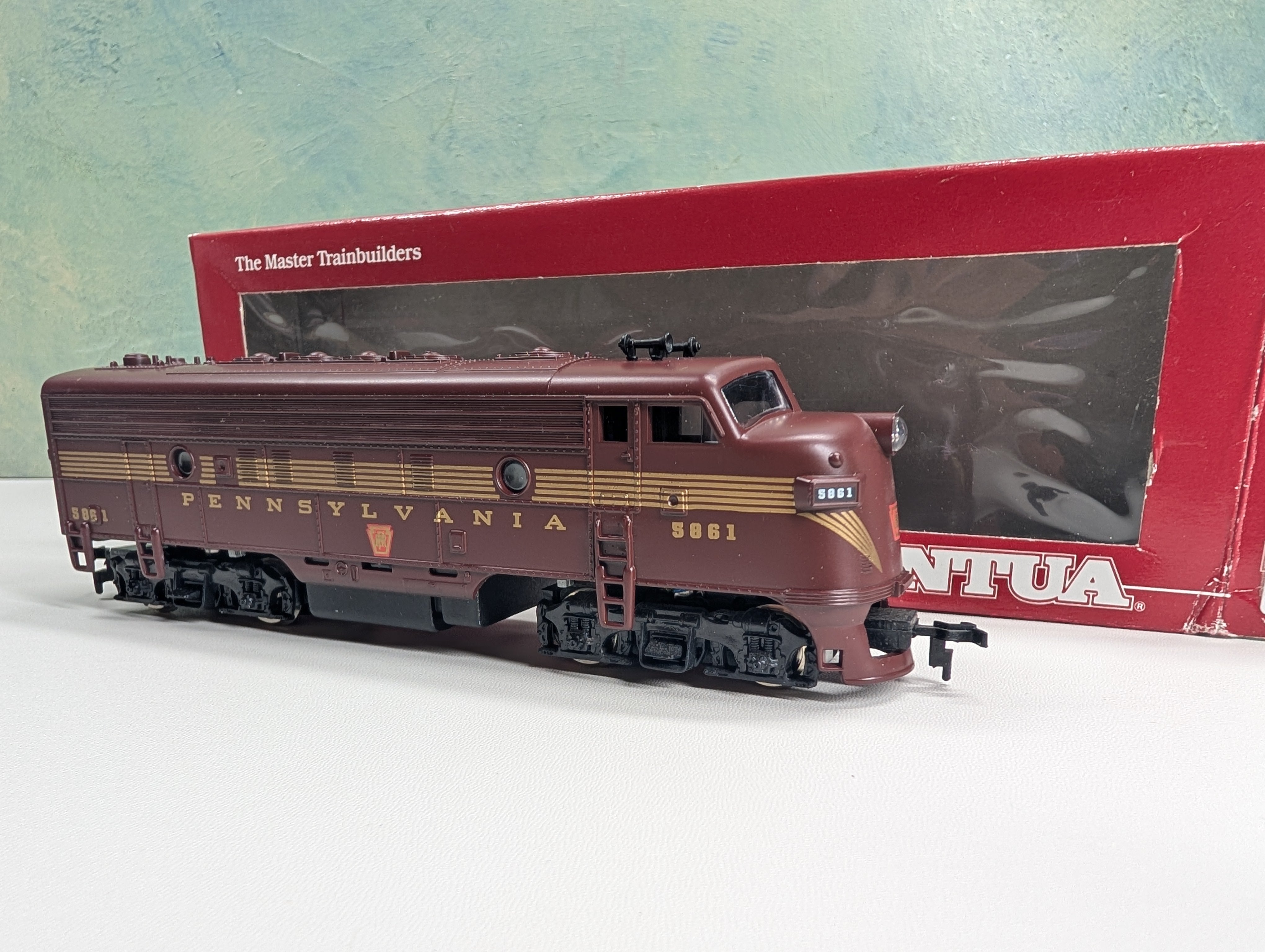 USED Mantua HO Scale F7 Diesel Locomotive A Unit Pennsylvania #5861 Runs Great DC