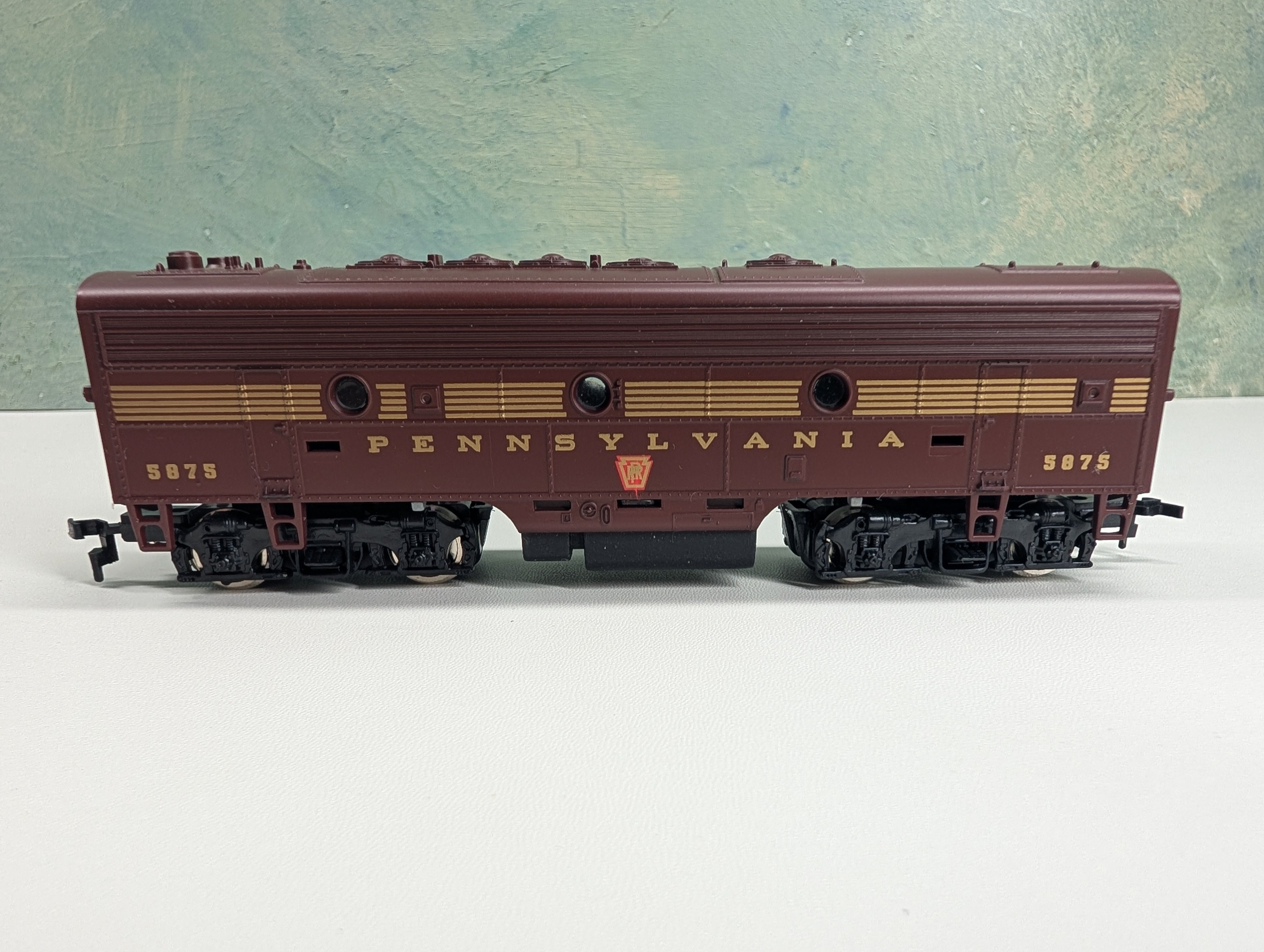 USED Mantua HO Scale F7 Unpowered B Unit Diesl Locomotive Pennsylvania #5875