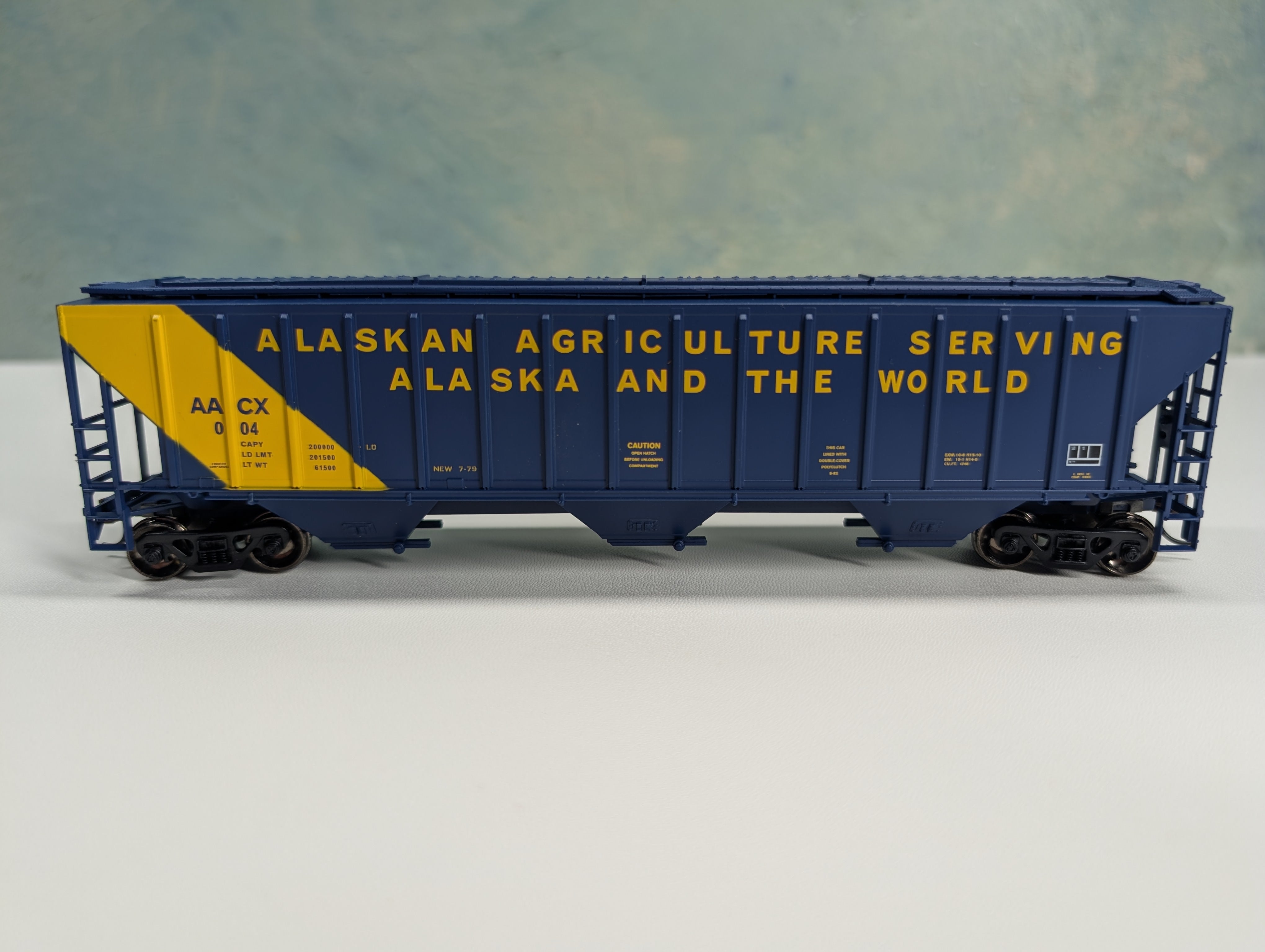 USED Athearn 72341 HO Scale 54' PS Covered Hopper Alaska Agriculture AACX #004