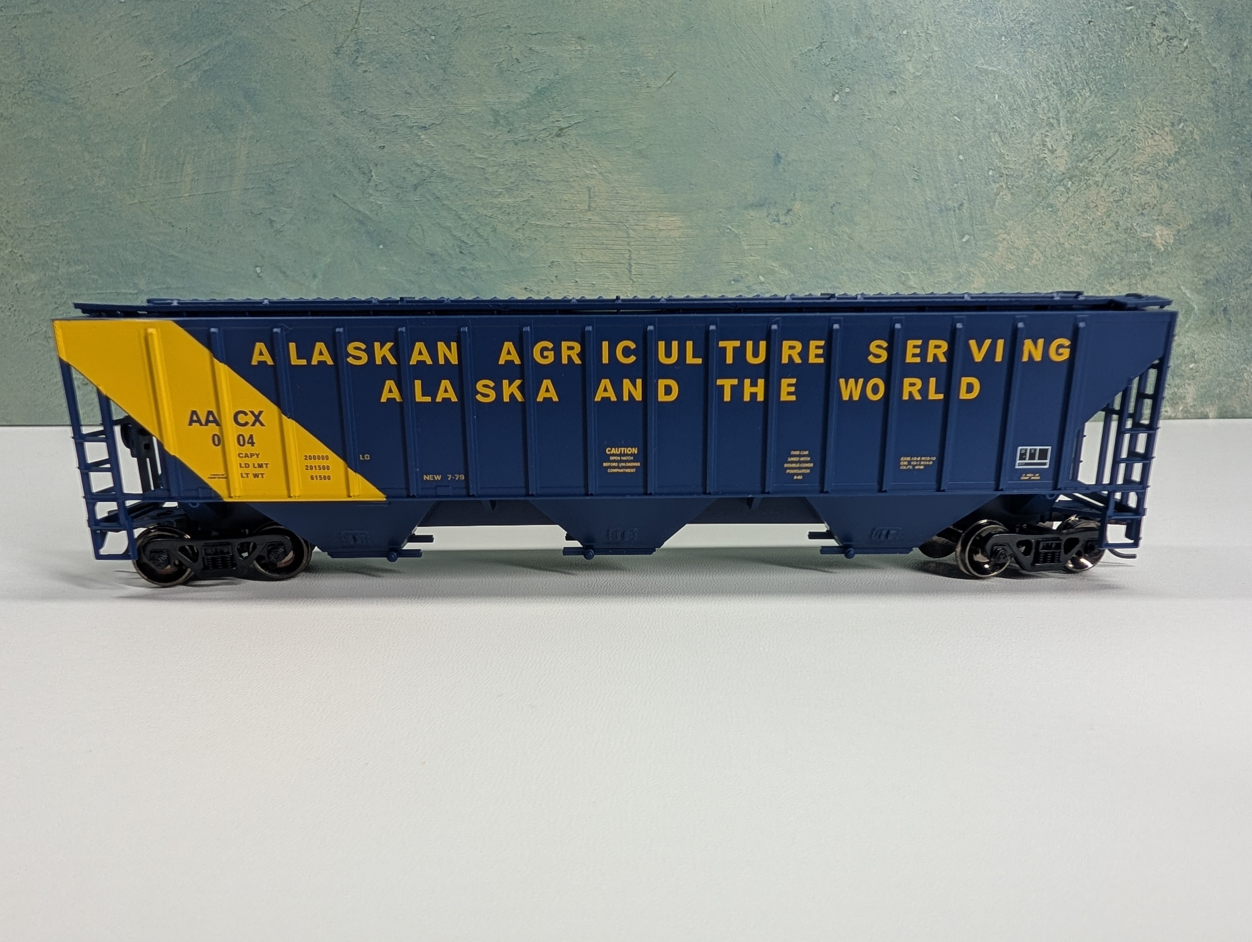 USED Athearn 72341 HO Scale 54' PS Covered Hopper Alaska Agriculture AACX #004