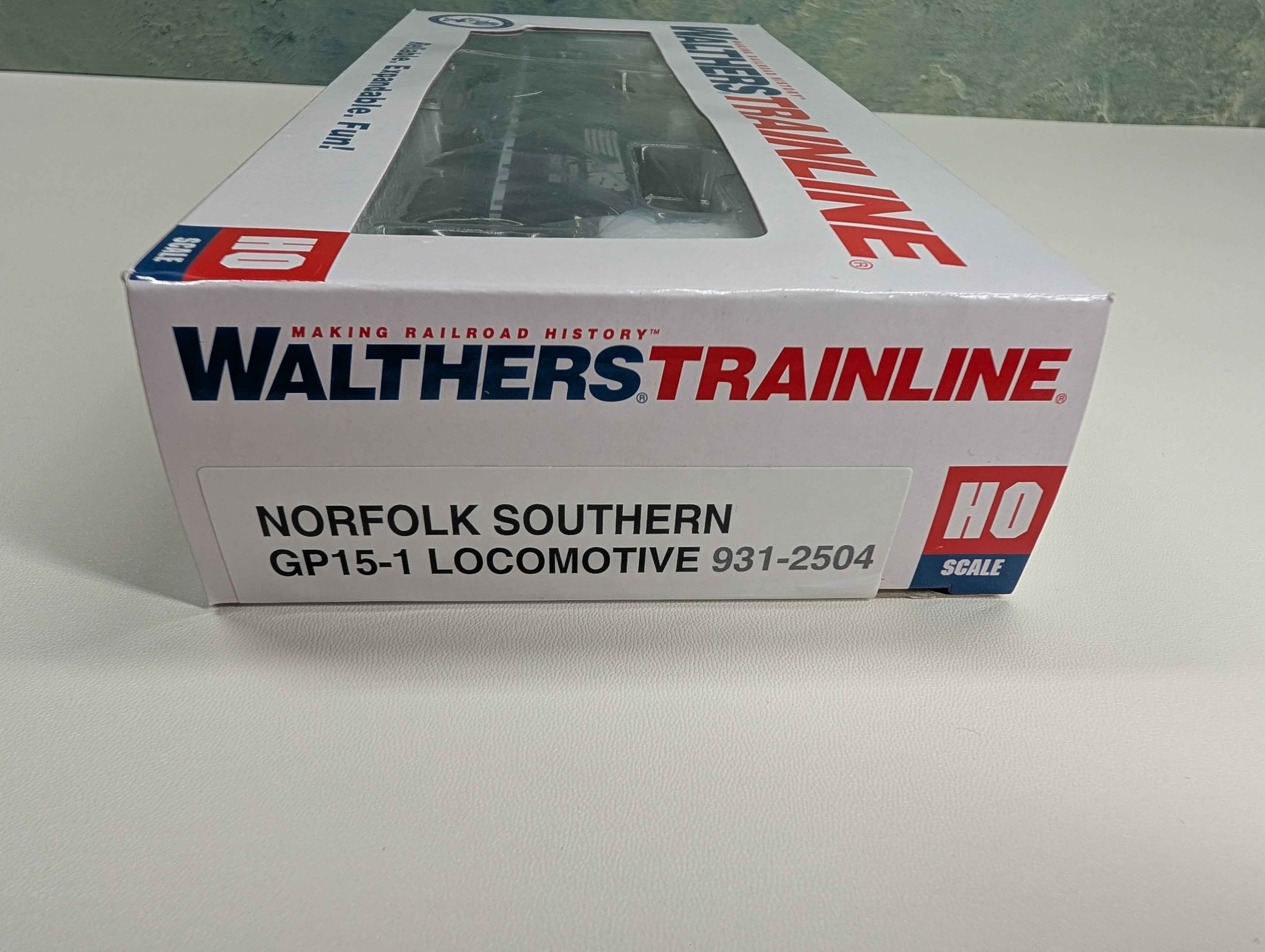Walthers Trainline 931-2504 HO Scale EMD GP15-1 Diesel Locomotive Norfolk Southern NS #1446 DC