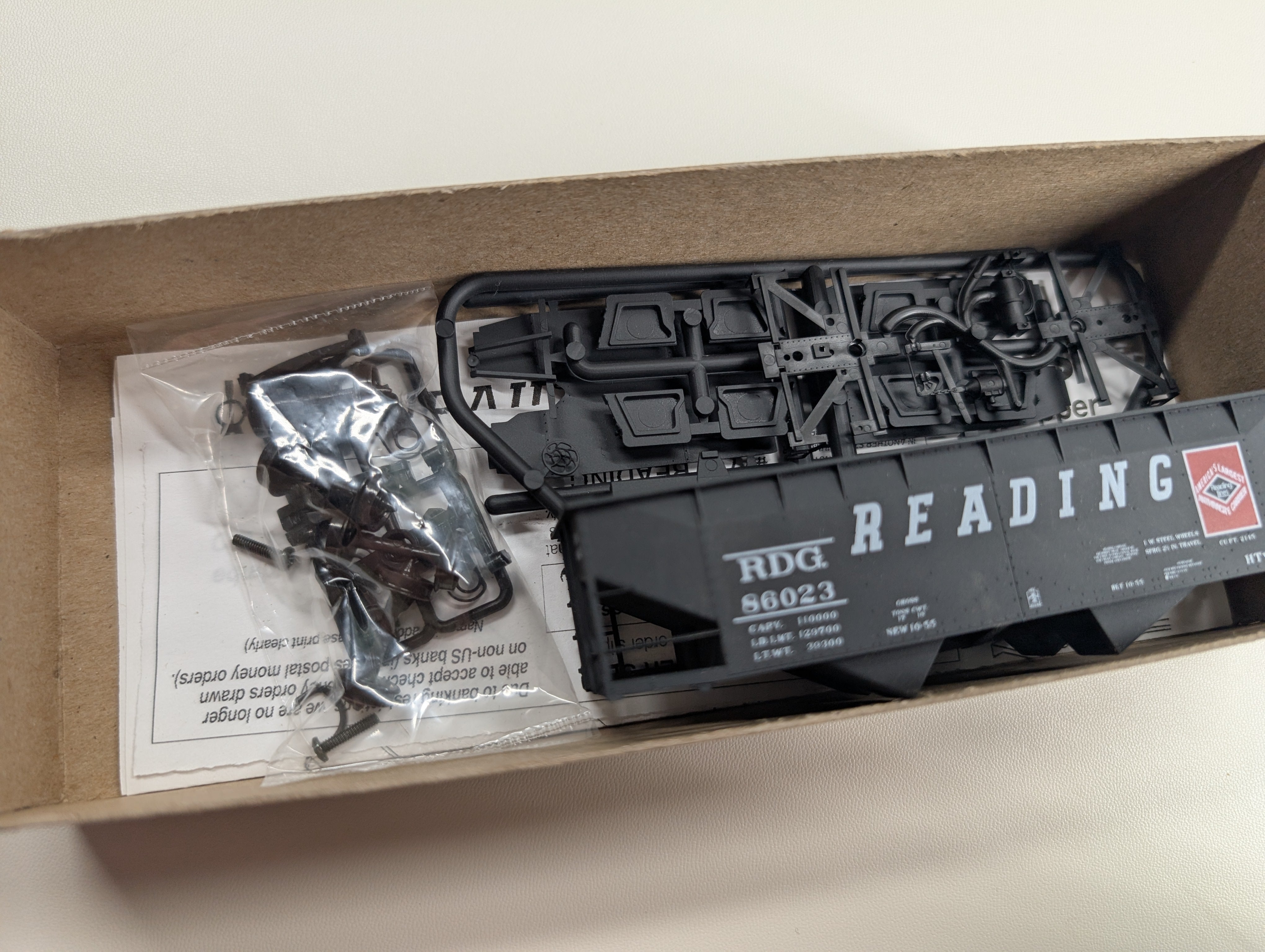 Accurail 7707 HO Scale Offset Twin Hopper Reading RDG #86023