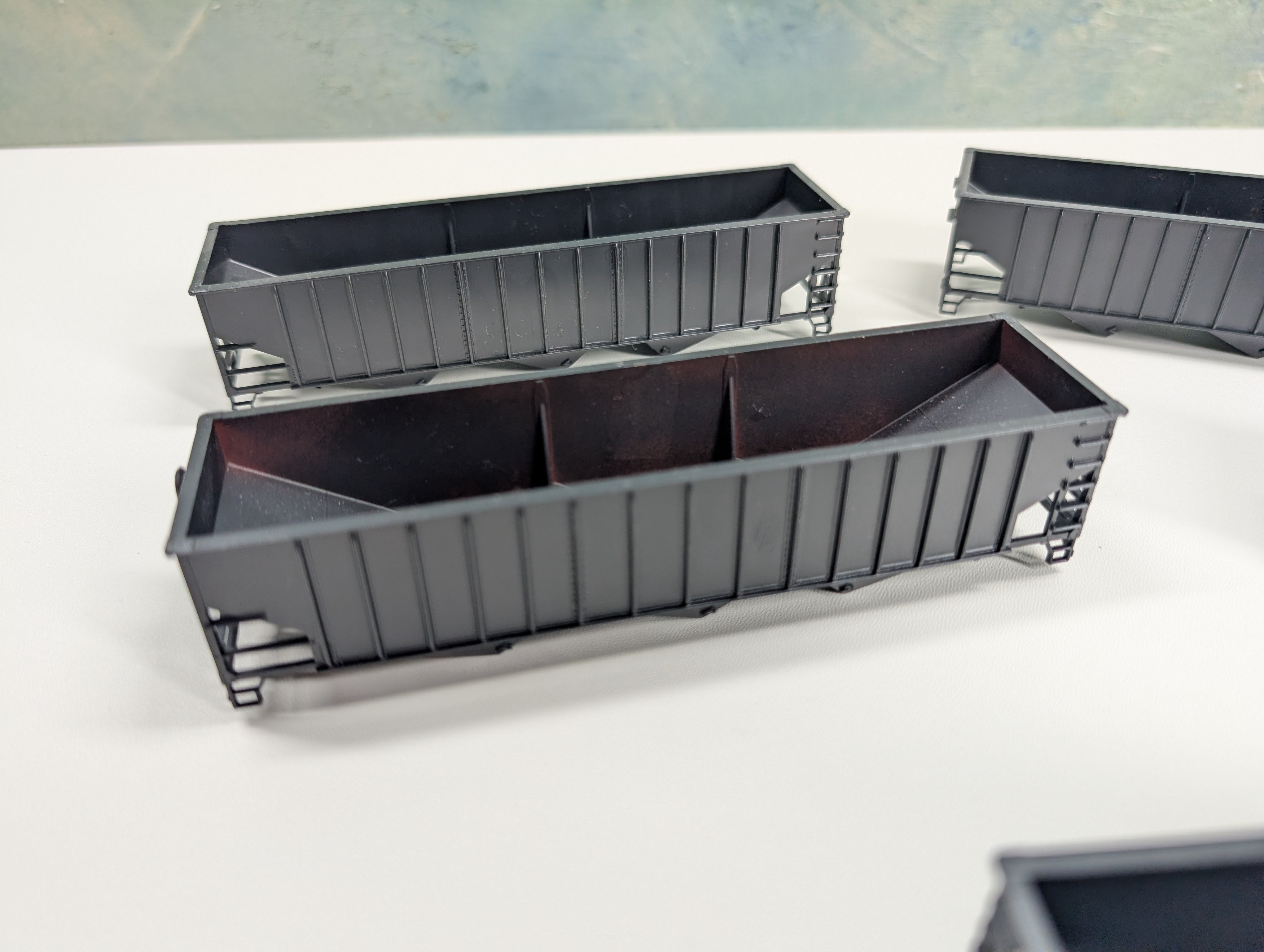 USED Stewart Hobbies HO Scale 70 Ton 14 Panel 3 Bay Hopper Shells (Black) (5 pcs)