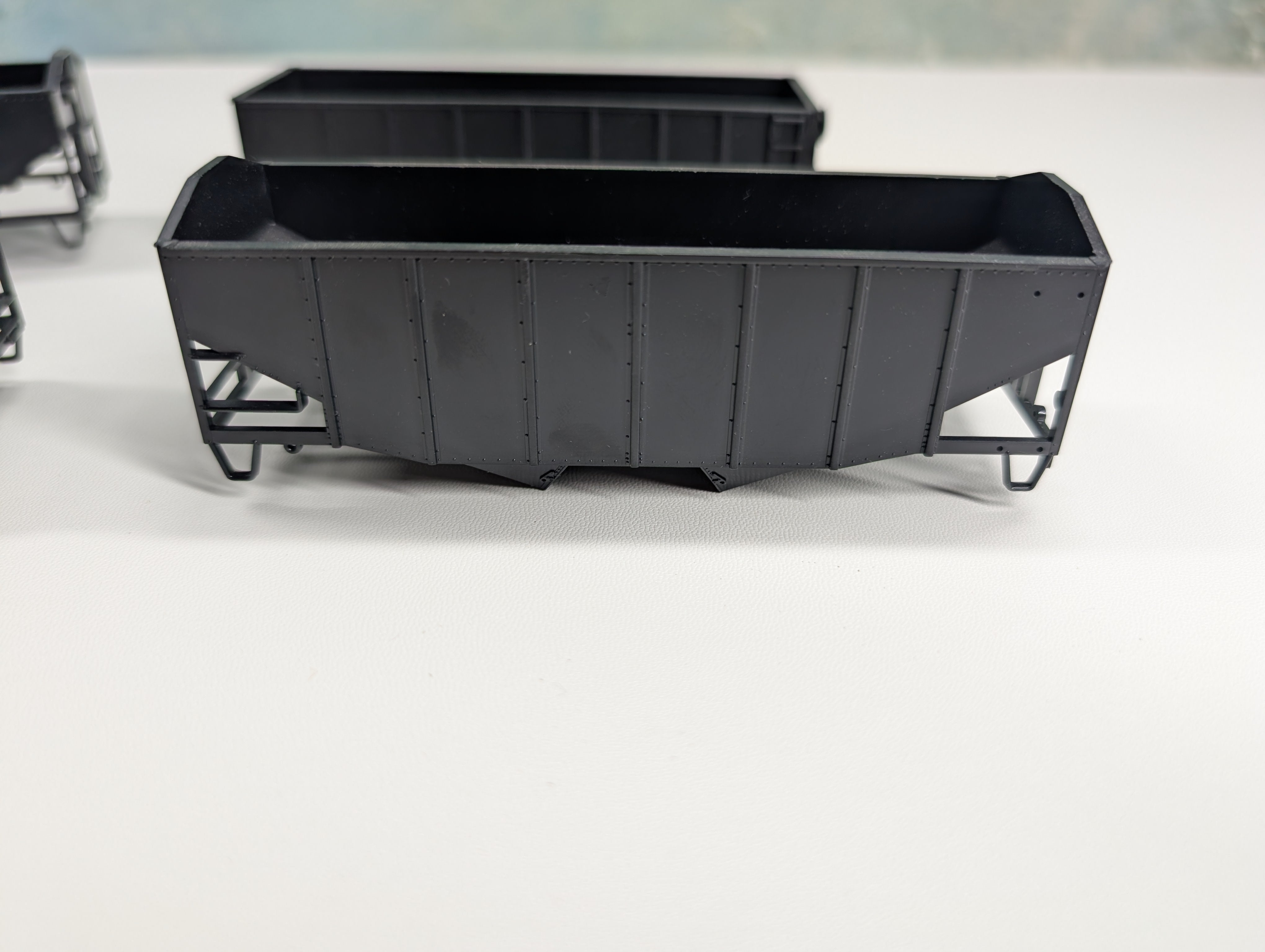 USED Stewart Hobbies HO Scale 6 Panel 2 Bay Hopper Shells (Black) (4 pcs)