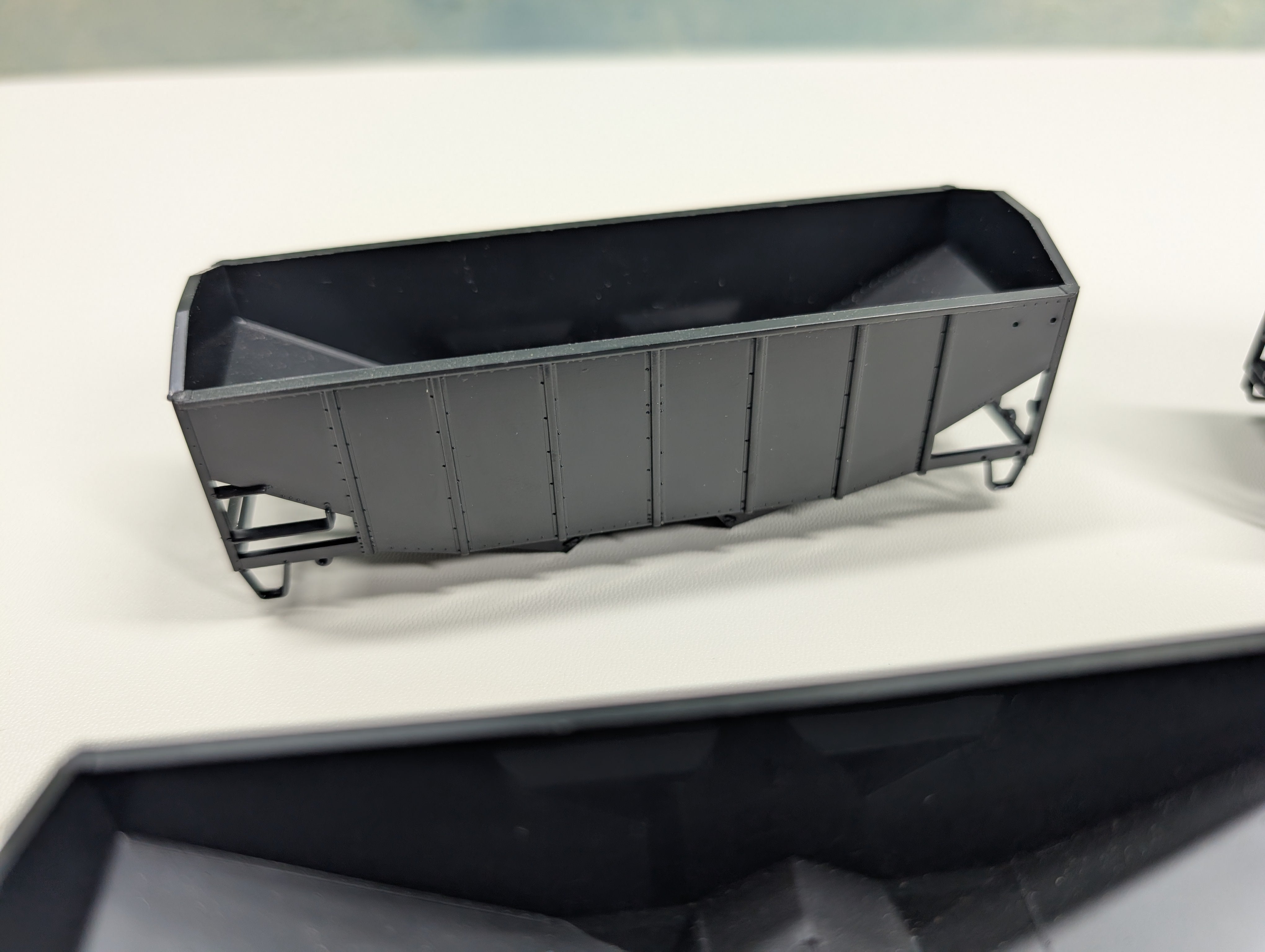 USED Stewart Hobbies HO Scale 6 Panel 2 Bay Hopper Shells (Black) (4 pcs)